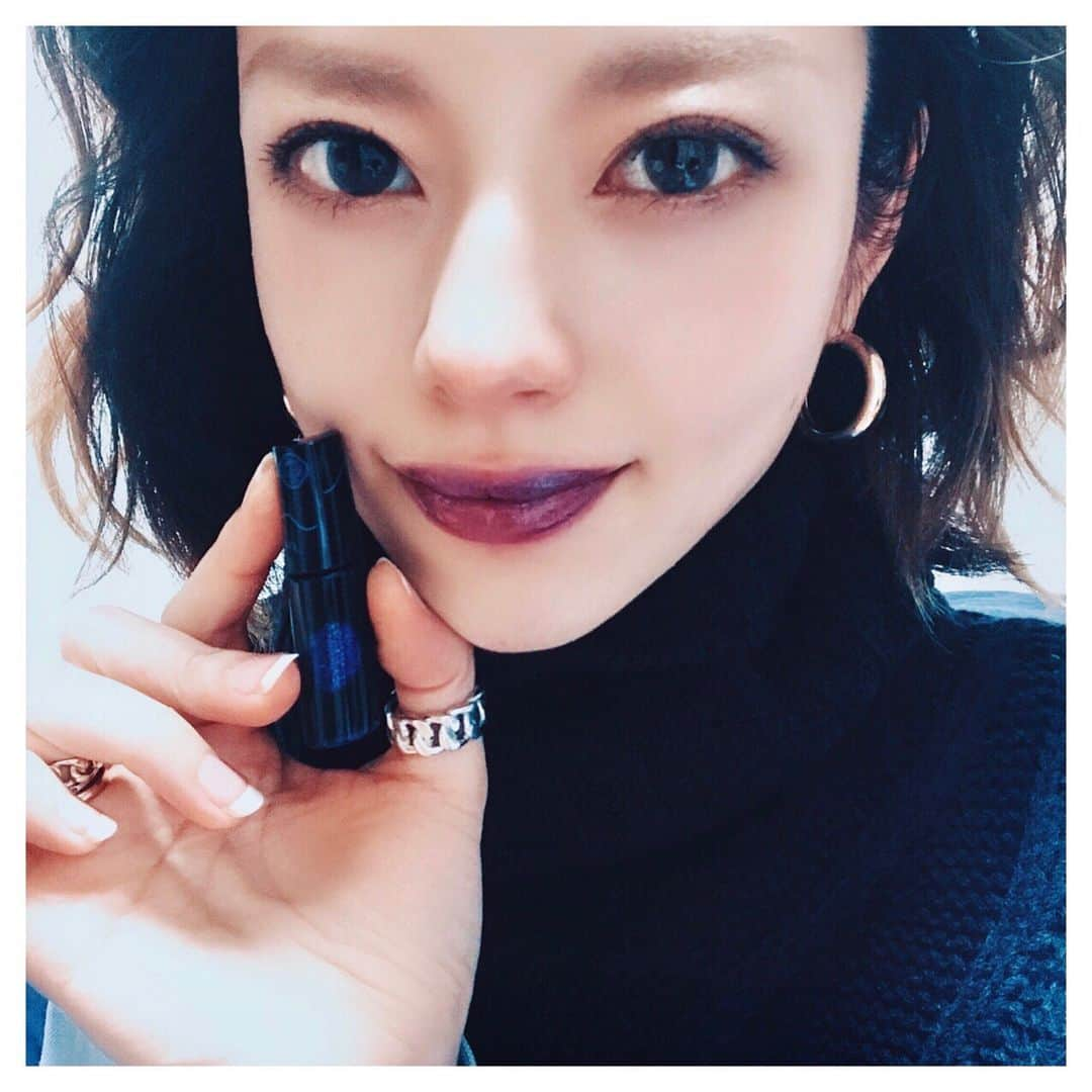 高木美知瑠さんのインスタグラム写真 - (高木美知瑠Instagram)「. 𝐒𝐇𝐈𝐒𝐄𝐈𝐃𝐎 𝐏𝐈𝐂𝐎 ♛⋆ . このブルーリップ可愛すぎ 𓏗𓏗♡ᵎᵎᵎ 別の色に重ねても ひと塗りブルーでも 濃ゆ目にブルーだけでも 使い方色々なんでも可愛い\( ˆoˆ )/𓂃♡˒˒ . 青とか黄色グロス好きなんやよね 𓀤✯ このブルー キラキラしてるし✦⃟ֻ͙ 濃いの好き🥰💓 #shiseidoginzatokyo #shiseidomakeup #picoshiseido #sweet #shiseido #pr #tokyo#japan#nail#nails#cosme#cosmetic#cosmetics#color#pink#red#self#selfie#lip#gloss#ネイル#グロス#リップ#スウィートインスタ #gn ☾︎.*·̩͙」3月29日 1時04分 - michiru_takagi