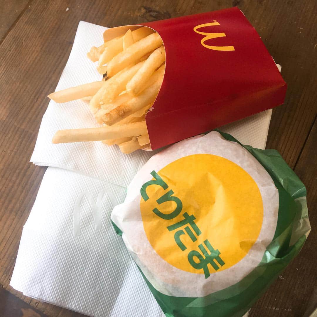 のインスタグラム：「てりたま食べたいじゃん。ところでうちから1番近いマクドナルドが閉店してしまってさみしい(　；∀；) #マクドナルド #てりたま#ひとりごはん」