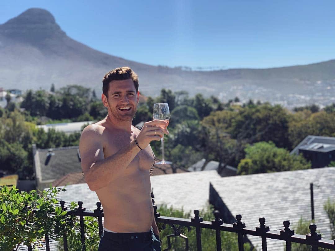 キャメロン・ファンデルバーグのインスタグラム：「Cheers! Taking in the sun whilst I still can 🌞🌞🌞」