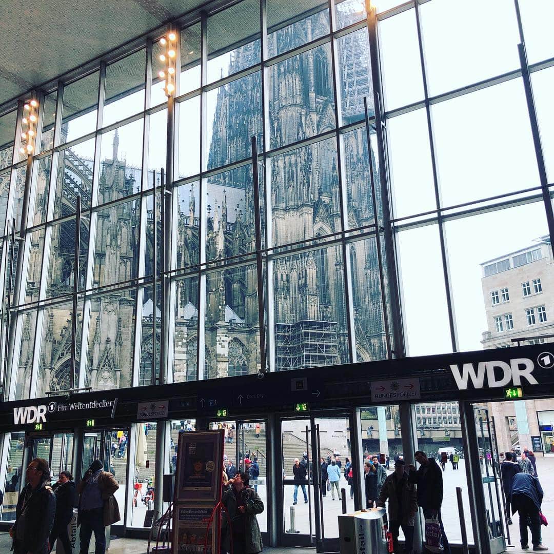 野口克也さんのインスタグラム写真 - (野口克也Instagram)「駅の中から見えるこの大聖堂に驚く」3月29日 1時31分 - stratoblue