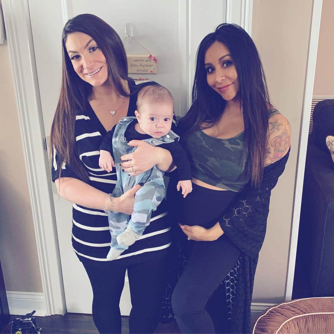 ニコール・ ポリッツィのインスタグラム：「3 in a half meatballs 🍝 #family #mawmas #momlife」