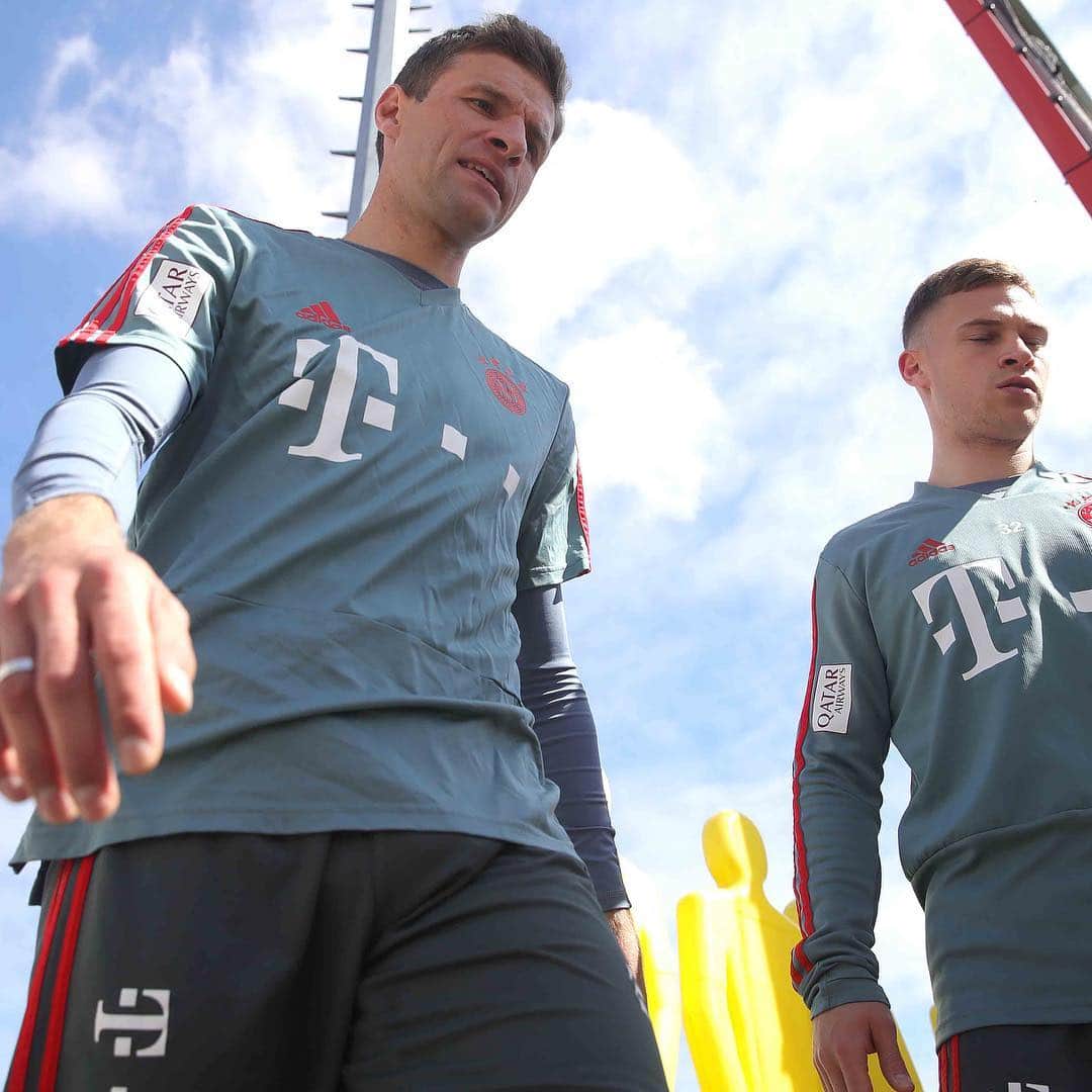 トーマス・ミュラーのインスタグラム：「2 days to go... #scffcb ⚽️ #packmas #fcbayern #esmuellert #bundesliga #thomasmüller #miasanmia 📷: @alexanderhassenstein」