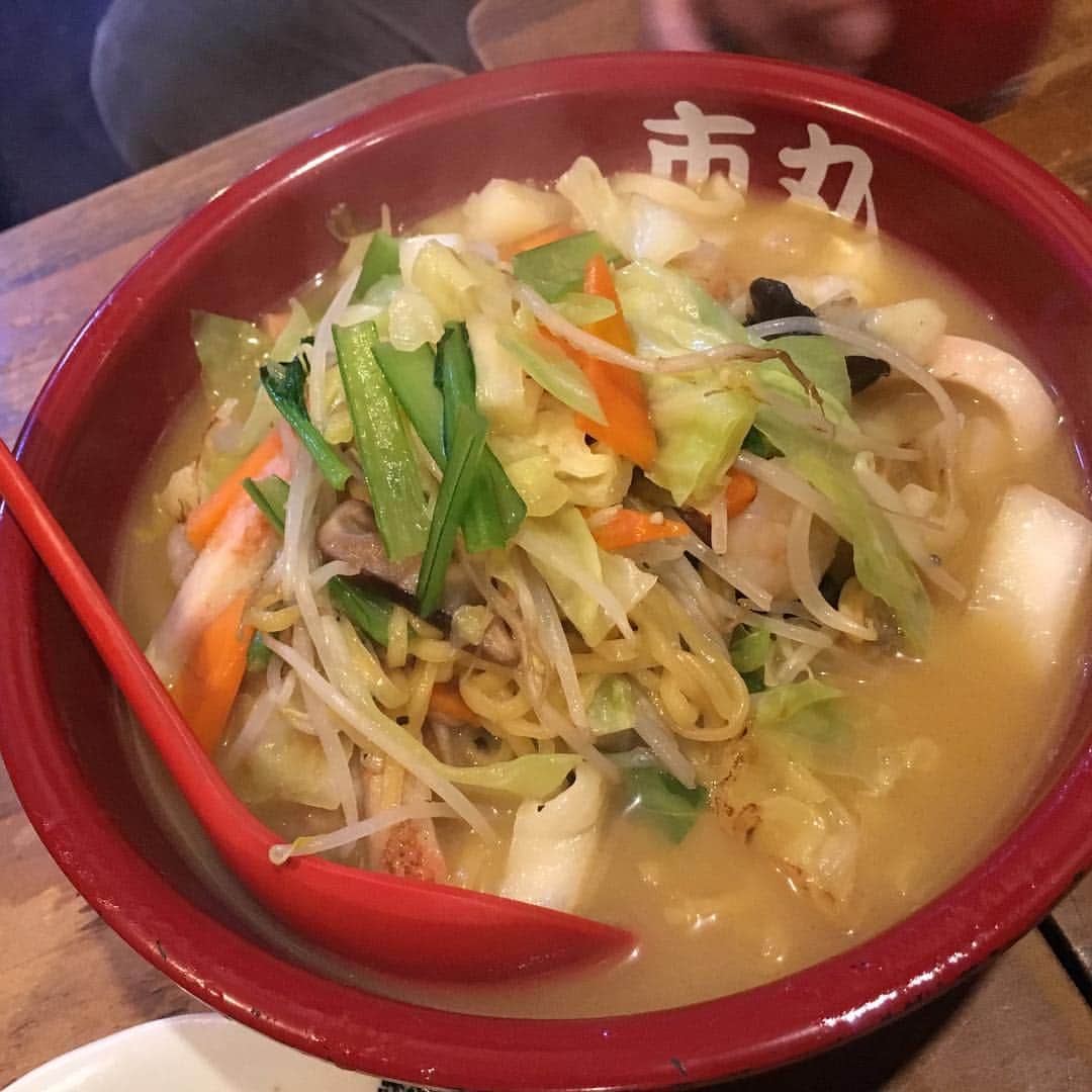 中倉隆道さんのインスタグラム写真 - (中倉隆道Instagram)「. 数少ない大阪の仲間に晩ご飯連れて行ってもらったー♬😆🙏✨✨ . . 牛スジおでん🍢めちゃウマ！ . 初めて食べたホルモンの唐揚げ😋 これめちゃくちゃウマウマなのね！！ . . 久しぶりの再会が嬉しすぎて 良く飲んで良く食べて良く喋ったー！ . . #市丸屋台 #牛スジおでん #ホルモン唐揚げ #フリーアナウンサー #柿ピー研究家 #アニメ研究家 #中倉隆道」3月29日 1時33分 - ryudo.tokyo