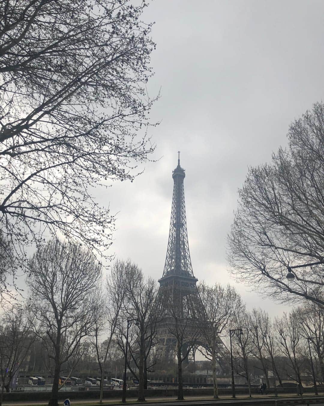 朝日光輝さんのインスタグラム写真 - (朝日光輝Instagram)「撮影でPARISは何回か来たことあるけど  やっとエッフェル塔登れました🤗 * * * * * * * * * * #PARISの思い出#PARIS#パリ#エッフェル塔#頂上寒い#待ち時間も寒い#下りは階段#次の日筋肉痛#２日目もっと筋肉痛」3月29日 1時36分 - mitsuteru_asahi