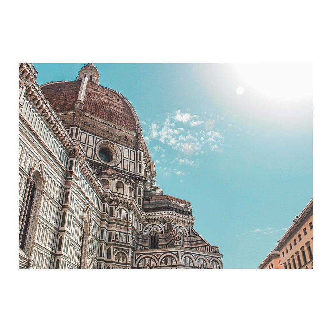 デビッドヤーマンのインスタグラム：「The light of a clear blue morning. • Brilliant skies above the cathedral of Santa Maria del Fiore, one of the inspirations for our Novella Collection. • #DavidYurman #DesignInspiration #Florence」