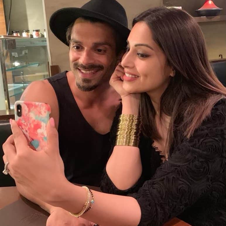 ビパシャ・バスーさんのインスタグラム写真 - (ビパシャ・バスーInstagram)「Taking a selfie with this one  @iamksgofficial is an art... he never keeps a straight face... today for once I got few pics, courtesy @jannatkhan1618 ... but not the selfies🙈 #monkeylove」3月29日 1時50分 - bipashabasu