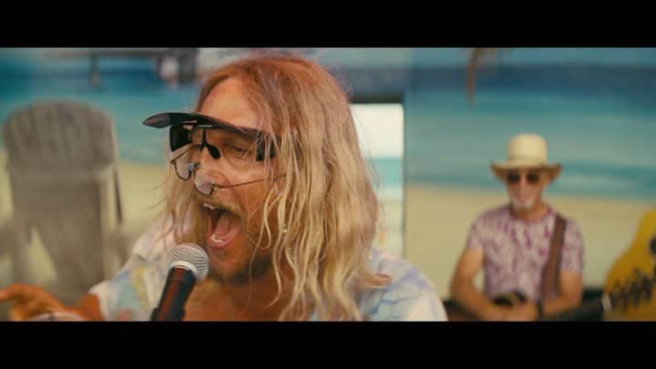 のインスタグラム：「The latest release from VICE Studios, #TheBeachBum (@beachbummovie), hits theaters TOMORROW. 🏝 Buy tickets at the link in bio.」