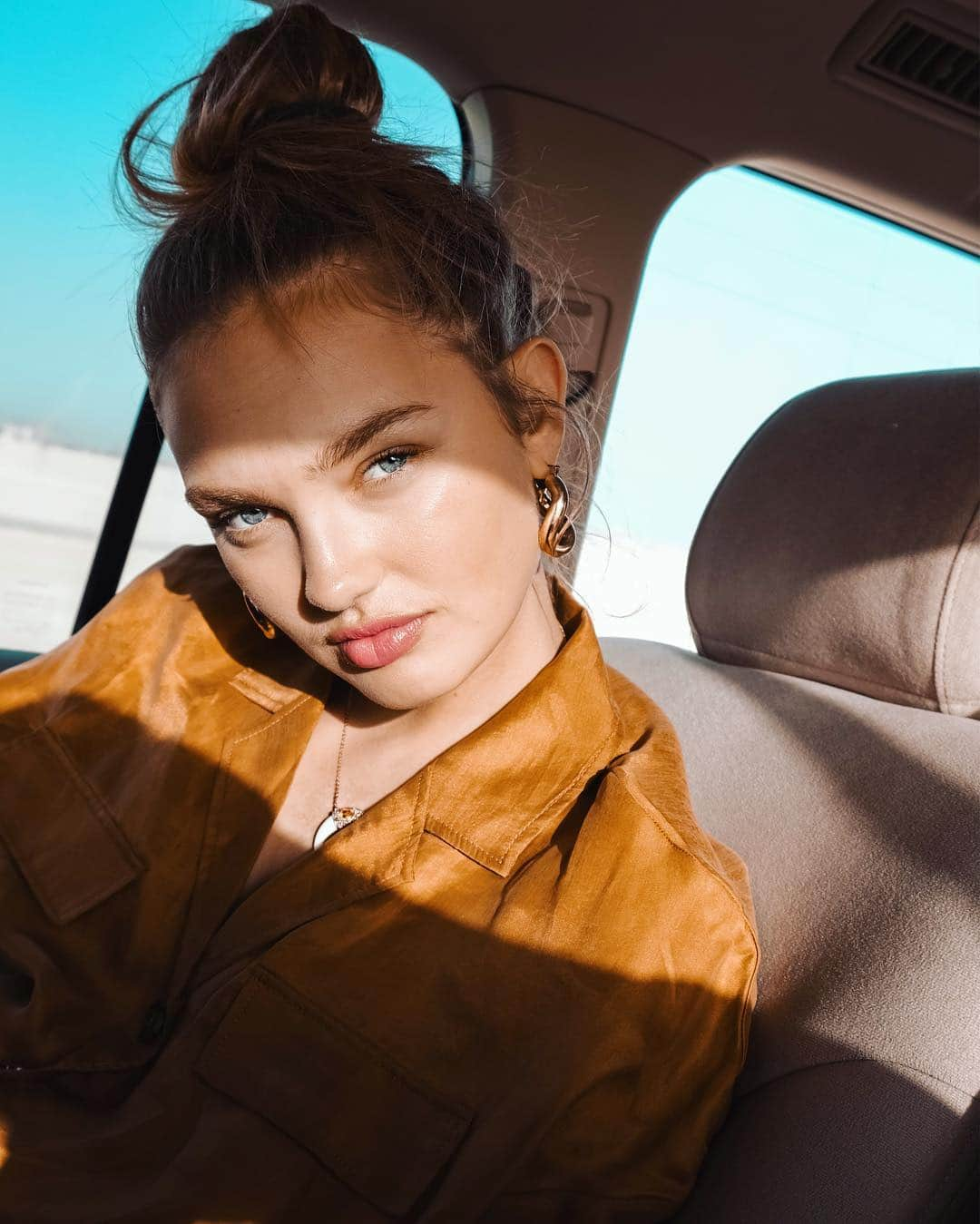 ロミー・ストリドさんのインスタグラム写真 - (ロミー・ストリドInstagram)「Catching the sunset light in the dessert 🌵」3月29日 1時45分 - romeestrijd