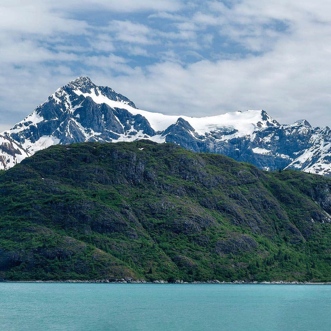 National Geographic Travelさんのインスタグラム写真 - (National Geographic TravelInstagram)「Photo @stephen_matera | (swipe to see the full image) Composite Island in front of 5,083' Mount Merriam on a sunny day, Glacier Bay National Park and Preserve, Alaska. At the end of the Little Ice Age in the mid 1700s, Glacier Bay was completely covered by a large tidewater glacier. By the time John Muir explored Glacier Bay in the 1879, the glacier had receded 40 miles. Follow me @stephen_matera for more images like this from Alaska and around the world. #SEAlaska #wilderness」3月29日 1時45分 - natgeotravel