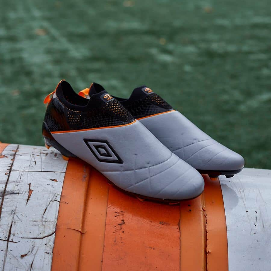 UMBROさんのインスタグラム写真 - (UMBROInstagram)「Grey Flannel, Turmeric, Black - our new boot pack has arrived . . On sale from 29th March . . #umbro #umbrofootball #medusae #uxaccuro #velocita4 #cleats #cleatstagram #football #footballboots #soccerboots #soccerbible #soccer」3月29日 1時47分 - umbro