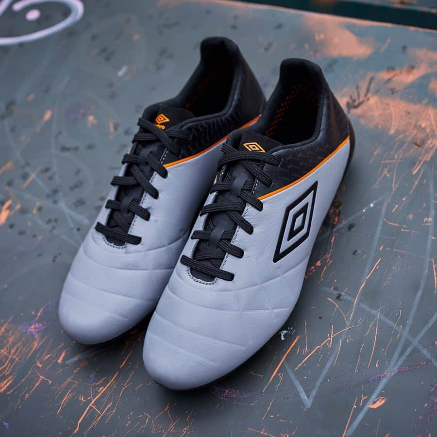 UMBROさんのインスタグラム写真 - (UMBROInstagram)「Grey Flannel, Turmeric, Black - our new boot pack has arrived . . On sale from 29th March . . #umbro #umbrofootball #medusae #uxaccuro #velocita4 #cleats #cleatstagram #football #footballboots #soccerboots #soccerbible #soccer」3月29日 1時47分 - umbro