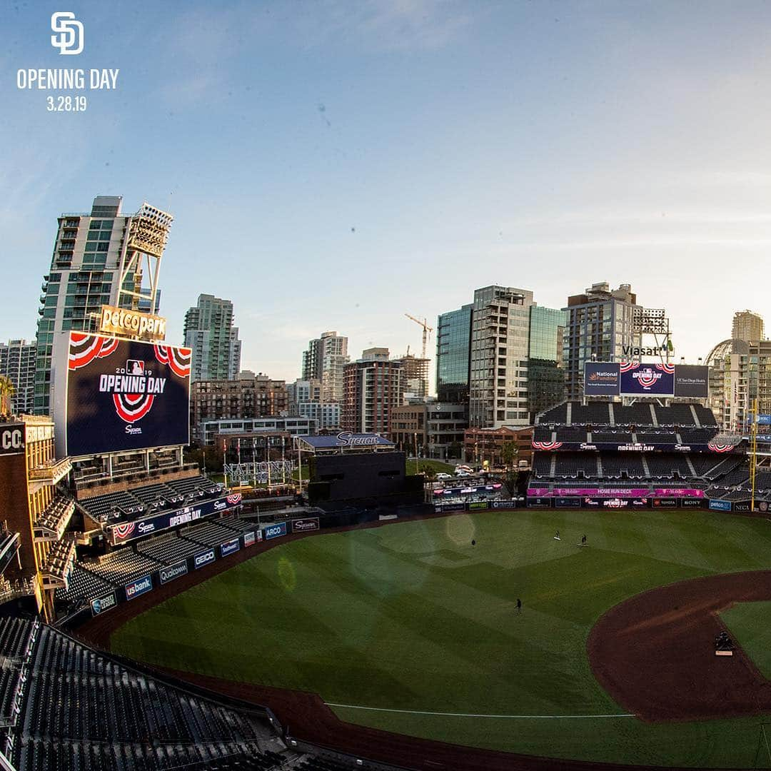 エリック・ホズマーさんのインスタグラム写真 - (エリック・ホズマーInstagram)「Opening day! Wishing a healthy season to all my boys out there. San Diego lets gooooooo!」3月29日 1時59分 - hosmer305