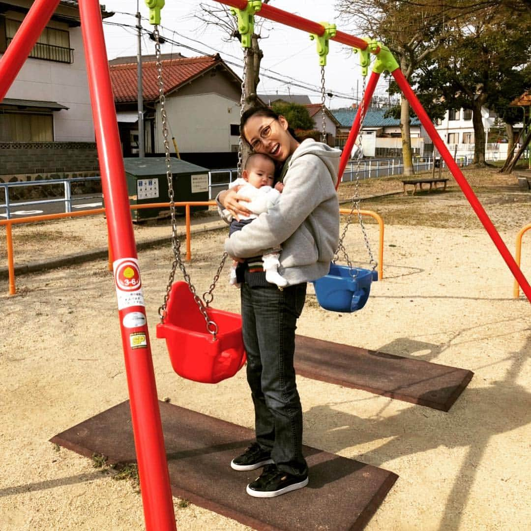 花蝶しほさんのインスタグラム写真 - (花蝶しほInstagram)「#紗良ちゃんと #とのと #一緒に #公園に #行きました #1人と1匹連れは #難しい #練習しないと #ダメですねw」3月29日 1時51分 - s1h0i1h2o