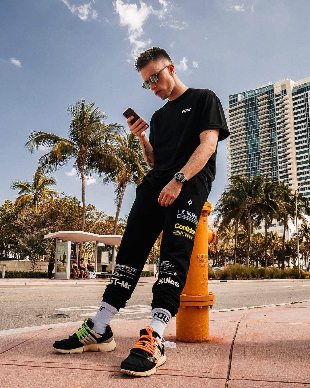 ニッキー・ロメロさんのインスタグラム写真 - (ニッキー・ロメロInstagram)「Miami Vibras 🌴 Whats your favorite ULTRA track of all time?」3月29日 1時52分 - nickyromero