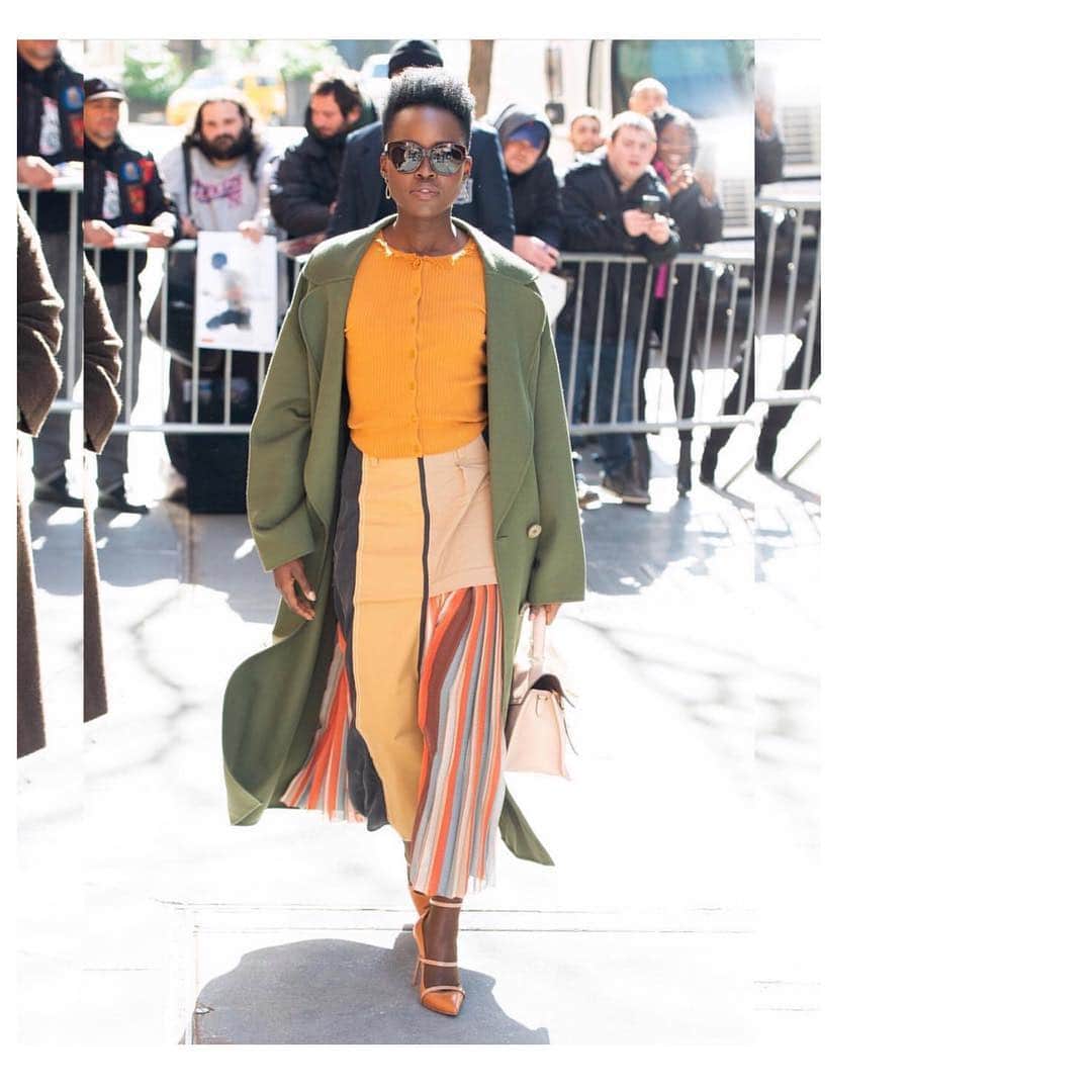 のインスタグラム：「Stunning @lupitanyongo arrives @theviewabc looking so chic!!! Wearing #dorotheeschumacher #ss19 #BreatheHavana #collection #shopthelook #knitwear #patchworkskirt ☀️☀️#LupitaNyongo #newyork #nyc Photo: Backgrid #regram @justjared」