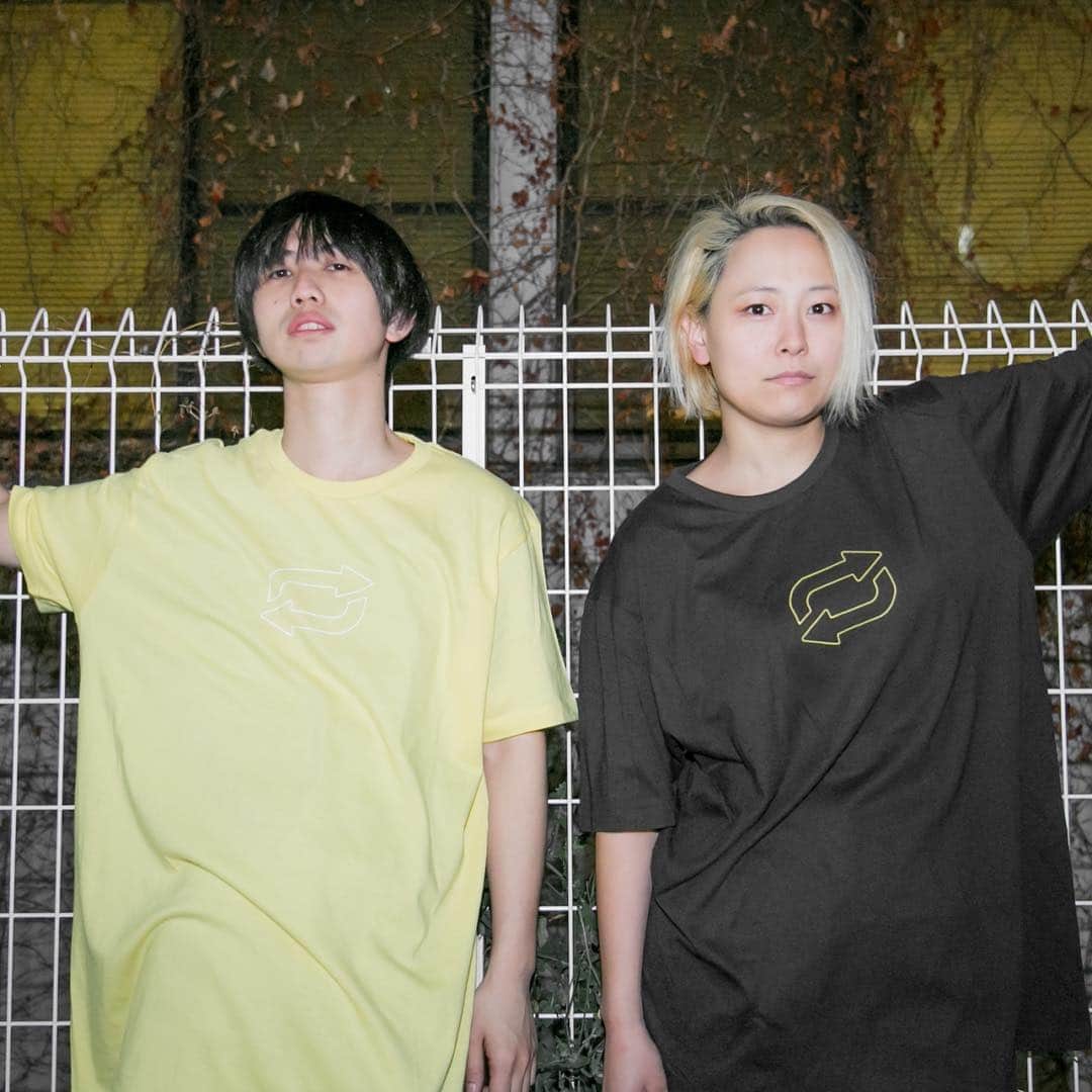 tricotさんのインスタグラム写真 - (tricotInstagram)「Sorry to keep you waiting! From 8:00 PM Japan time Tour & Latest Merchandise tricot-shop.net We will start selling at! ↓↓↓ For shipping overseas for merchandise, please click here  tenso.com/en  Please use this service.」3月29日 12時47分 - tricot_band_jp