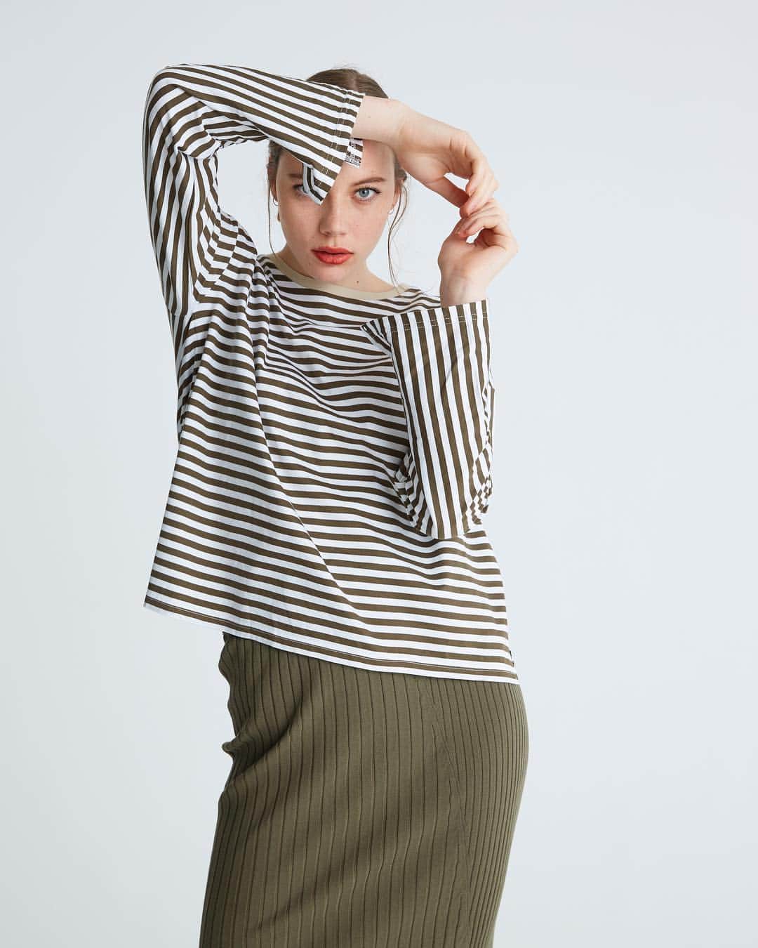 のインスタグラム：「. BORDER WIDE SLEEVE	SLIT CUT . RANDOM RIB SLIT LONG SKIRT . . #リタジーンズトーキョー #ritajeanstokyo#tokyo#online#store#styling#coordinate#fashion#tee#tshirt#border#stripes#rib#skirt#cutandsew#zozotown#zozo#isetan#isetanshinjuku#tokyobrand#tokyofashion#madeinjapan#rita」