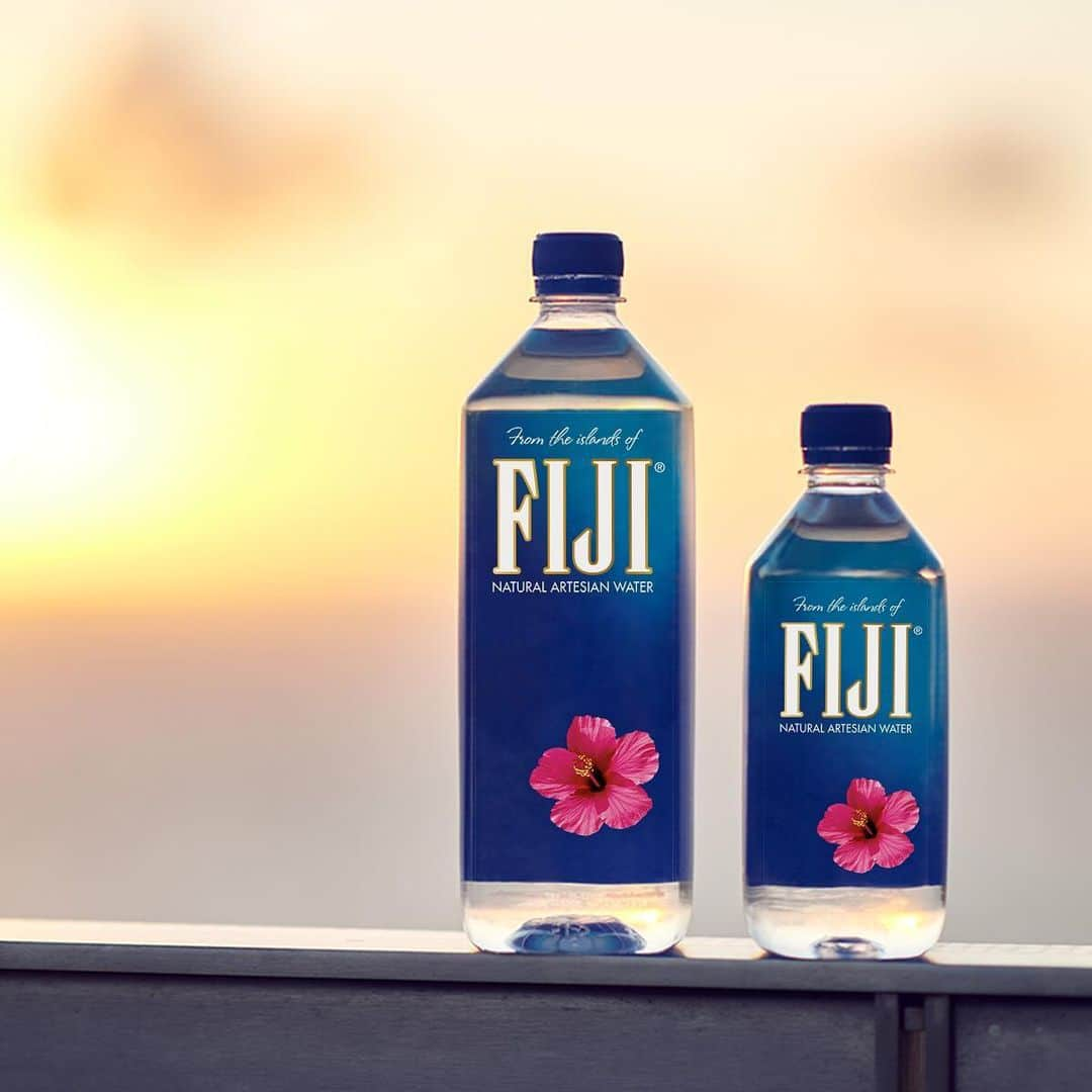 FIJIWaterJapanさんのインスタグラム写真 - (FIJIWaterJapanInstagram)「別れもあれば出会いもある。 4月の出会いが楽しみ💙  image via @fijiwateruk  #fijiwater #フィジーウォーター #別れと出会い #水分補給 #ミネラルウォーター #lifewithfijiwater #earthsfinest #water」3月29日 11時24分 - icelandicglacialjp