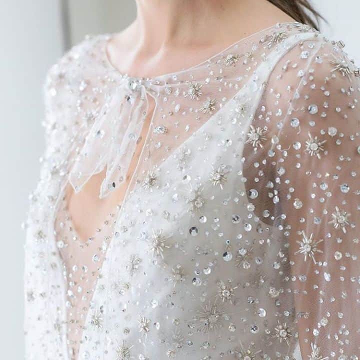 HappyWedding.Lifeさんのインスタグラム写真 - (HappyWedding.LifeInstagram)「ไอเดียชุดแต่งงาน . . Get more inspiration 🔽 https://www.happywedding.life/th/wedding-dress 🔍 ชุดแต่งงาน . . #happywedding #happyweddingth #happyweddinglifeth #happy #wedding #thailand #love #gown #bridal #weddinginspiration #inspiration #bride #ชุดแต่งงาน #แฟชั่นชุดเจ้าสาว #ชุดเจ้าสาว #เทรนด์ชุดแต่งงาน2017 #เทรนชุดแต่งงาน2018 #ตัดชุดแต่งงาน #เทคนิคเลือกชุดแต่งงาน #ซื้อชุดแต่งงาน #ขั้นตอนเตรียมตัวเลือกชุดเจ้าสาว #ดีไซน์ชุดเจ้าสาว . . nice idea via >> @jennypackhambridal」3月29日 11時28分 - happywedding.life