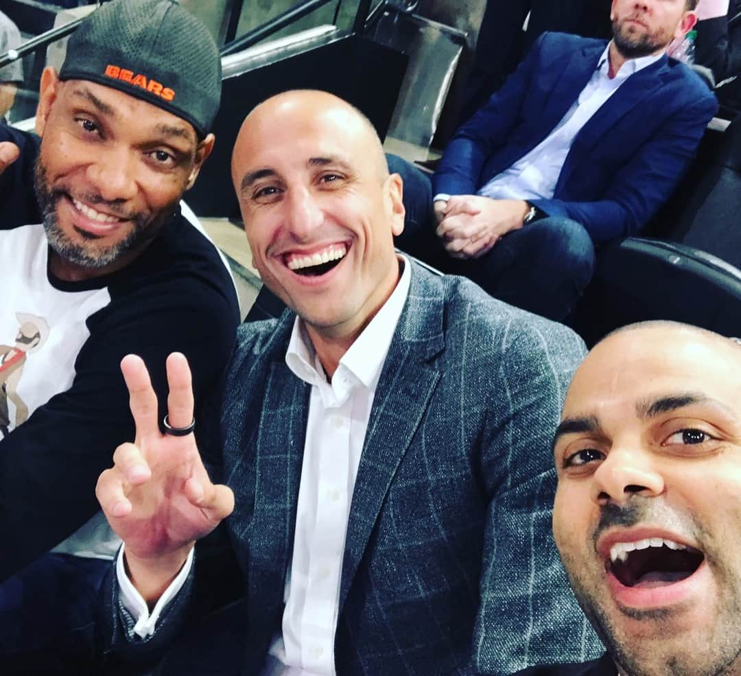 トニー・パーカーさんのインスタグラム写真 - (トニー・パーカーInstagram)「Ready for Manu’s big night! 🔥🙌🏼#graciasmanu #family #spurs」3月29日 11時38分 - _tonyparker09