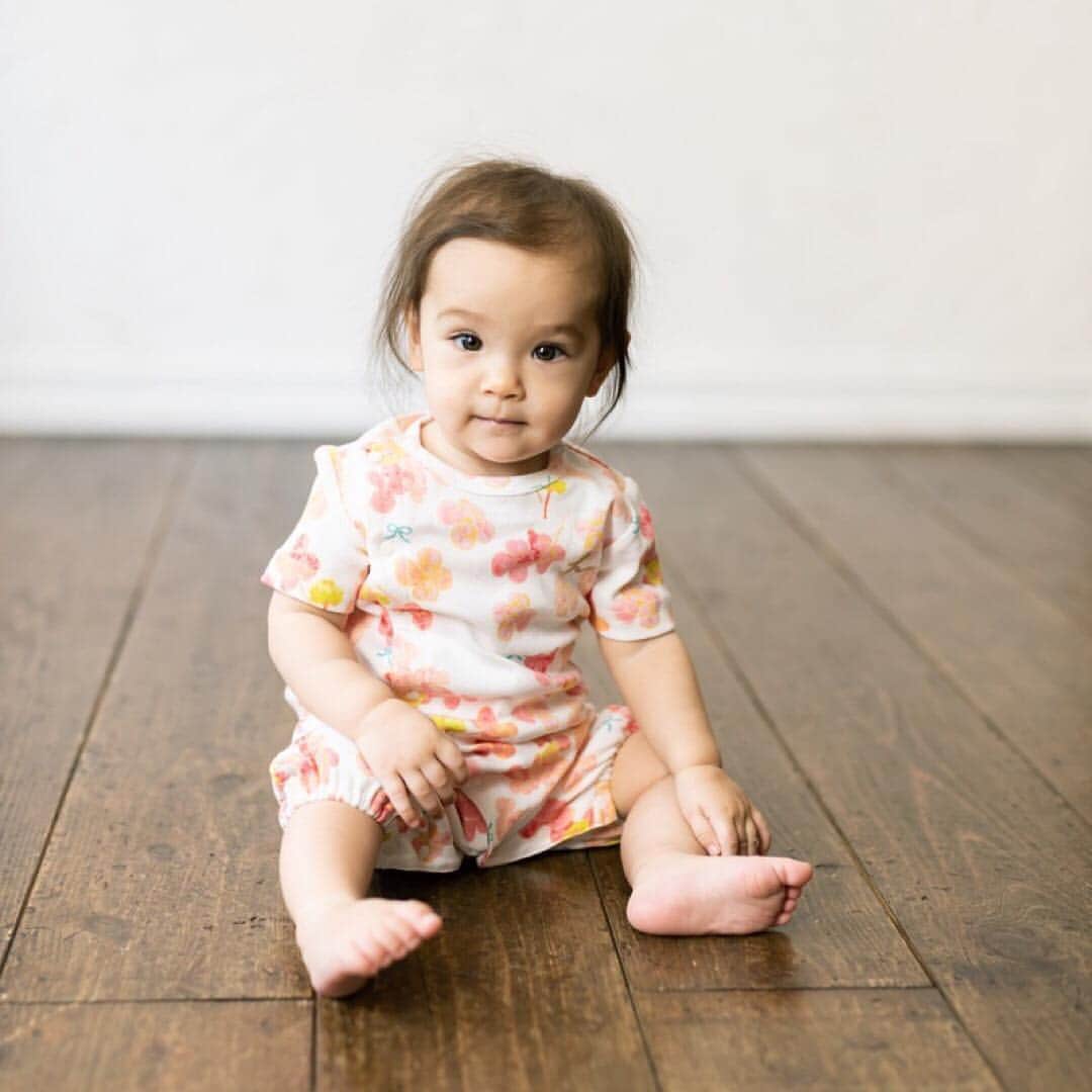 smarbyさんのインスタグラム写真 - (smarbyInstagram)「. New Arrival 『hakka baby & Ribbon hakka kids』に新作が入荷しました。  ビッグブルテリアとクローバープリントが可愛らしいカバーオールは、ボタンの留め方でドレスにもカバーオールにもなる2WAY仕様です。 お揃いのスタイもございます。ぜひセットで♪ [ベビー]コットンキャンディ　ビッグブルテリアプリント半袖2WAYカバーオール サックス [ベビー]コットンキャンディ　クローバープリント半袖2WAYカバーオール ピンク ¥3,888(税込)  hakka baby & Ribbon Hakka kidsは、smarbyモールからご覧ください♪ . #hakka#hakkababy#hakkakids#ribbonhakkakids#ハッカベビー#ハッカキッズ#リボンハッカキッズ#ベビー服#子供服#ベビーアイテム#出産準備#出産祝いギフト#カバーオール#2wayカバーオール#赤ちゃんのいる生活#smarby#スマービー#子供服通販」3月29日 11時53分 - smarby_official