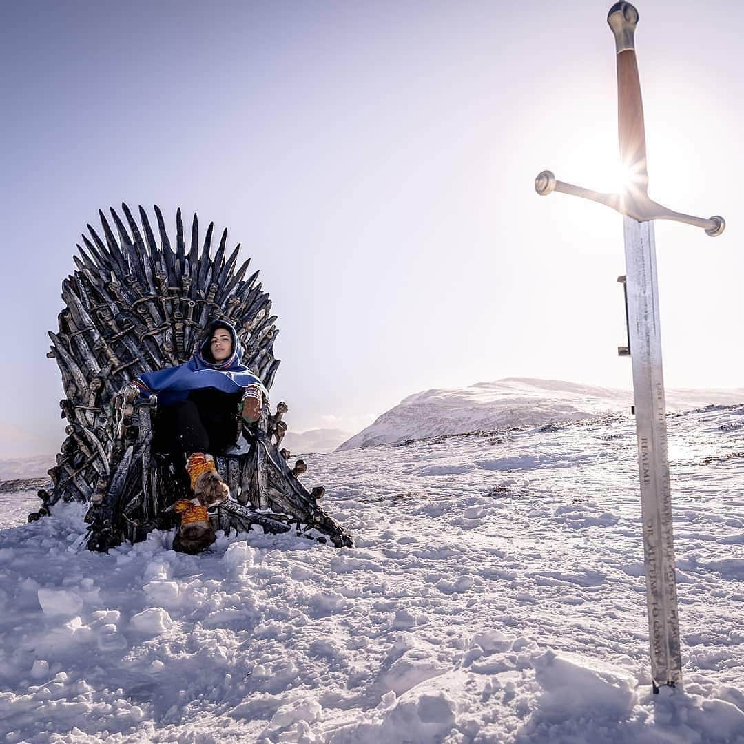 9GAGさんのインスタグラム写真 - (9GAGInstagram)「Have you claimed the Throne yet? They are scattered around the world. Follow @voyaged to find out where they are ⚔️ | By @jonathanvitblom - #gameofthrones #forthethrone #got #voyaged #9gag」3月29日 11時54分 - 9gag