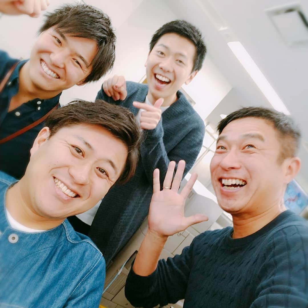 佐藤裕二さんのインスタグラム写真 - (佐藤裕二Instagram)「いよいよ#プロ野球 #開幕 ！#ドラゴンズ は#ベイスターズ 戦。与田ドラゴンズはどんな船出となるでしょうか。 ちょうどみんな#ドラゴンズブルー  31日（日）の試合は#メーテレ で#生中継 。 #解説 は#宇野勝 さん#実況 は#竹田くん  ドラ勝利時の監督インタビューは#堂野くん 、ベンチリポーターは#ハマシュン です。 #ワクワク です。  #横浜スタジアム #横浜  #ドラゴンズファン #名古屋  #竹田基起#笑顔 #堂野浩久 #上坂嵩  #濱田隼 #佐藤裕二 #プロ野球開幕  #ドラゴンズブルー #ブルー」3月29日 11時57分 - karaage_satou