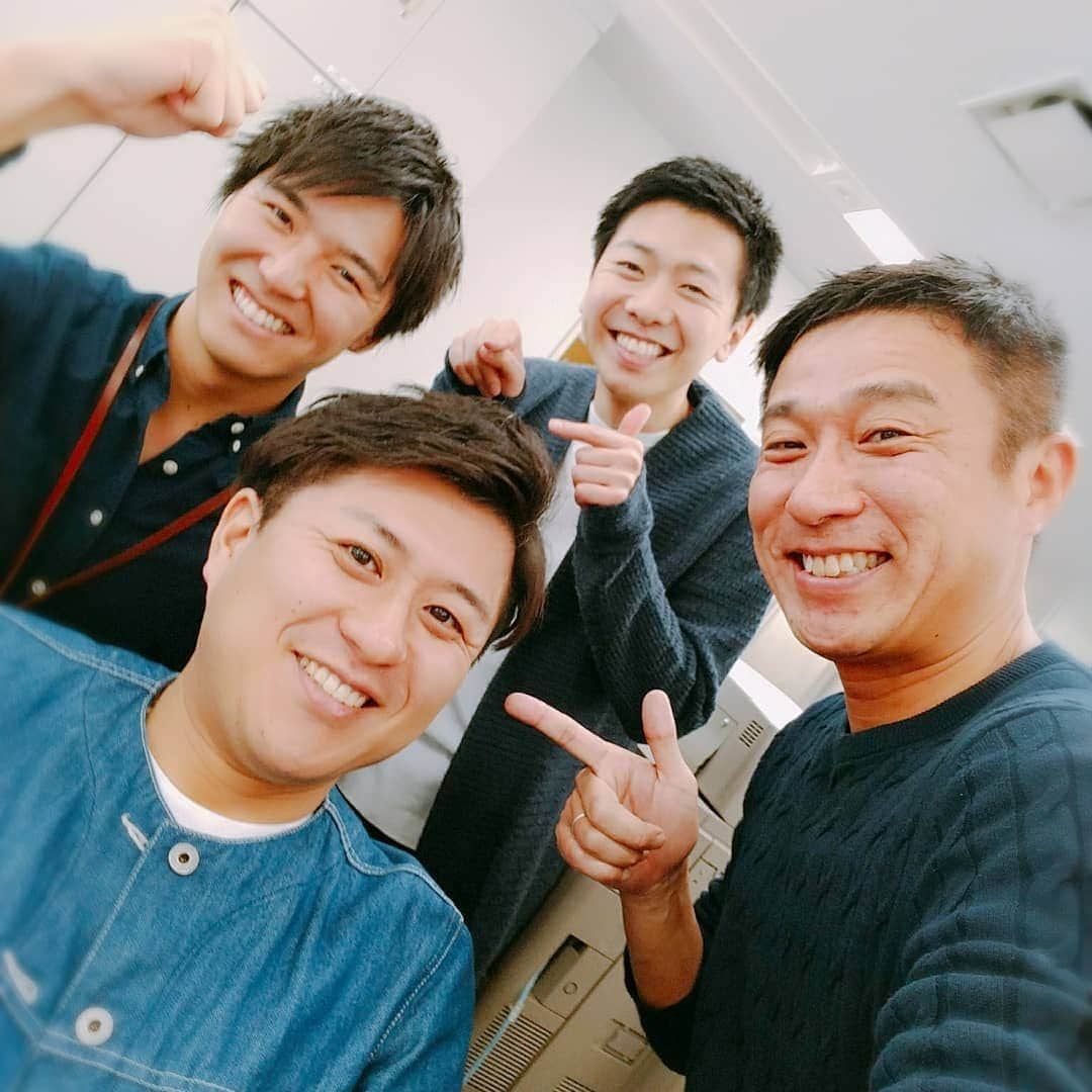 佐藤裕二さんのインスタグラム写真 - (佐藤裕二Instagram)「いよいよ#プロ野球 #開幕 ！#ドラゴンズ は#ベイスターズ 戦。与田ドラゴンズはどんな船出となるでしょうか。 ちょうどみんな#ドラゴンズブルー  31日（日）の試合は#メーテレ で#生中継 。 #解説 は#宇野勝 さん#実況 は#竹田くん  ドラ勝利時の監督インタビューは#堂野くん 、ベンチリポーターは#ハマシュン です。 #ワクワク です。  #横浜スタジアム #横浜  #ドラゴンズファン #名古屋  #竹田基起#笑顔 #堂野浩久 #上坂嵩  #濱田隼 #佐藤裕二 #プロ野球開幕  #ドラゴンズブルー #ブルー」3月29日 11時57分 - karaage_satou