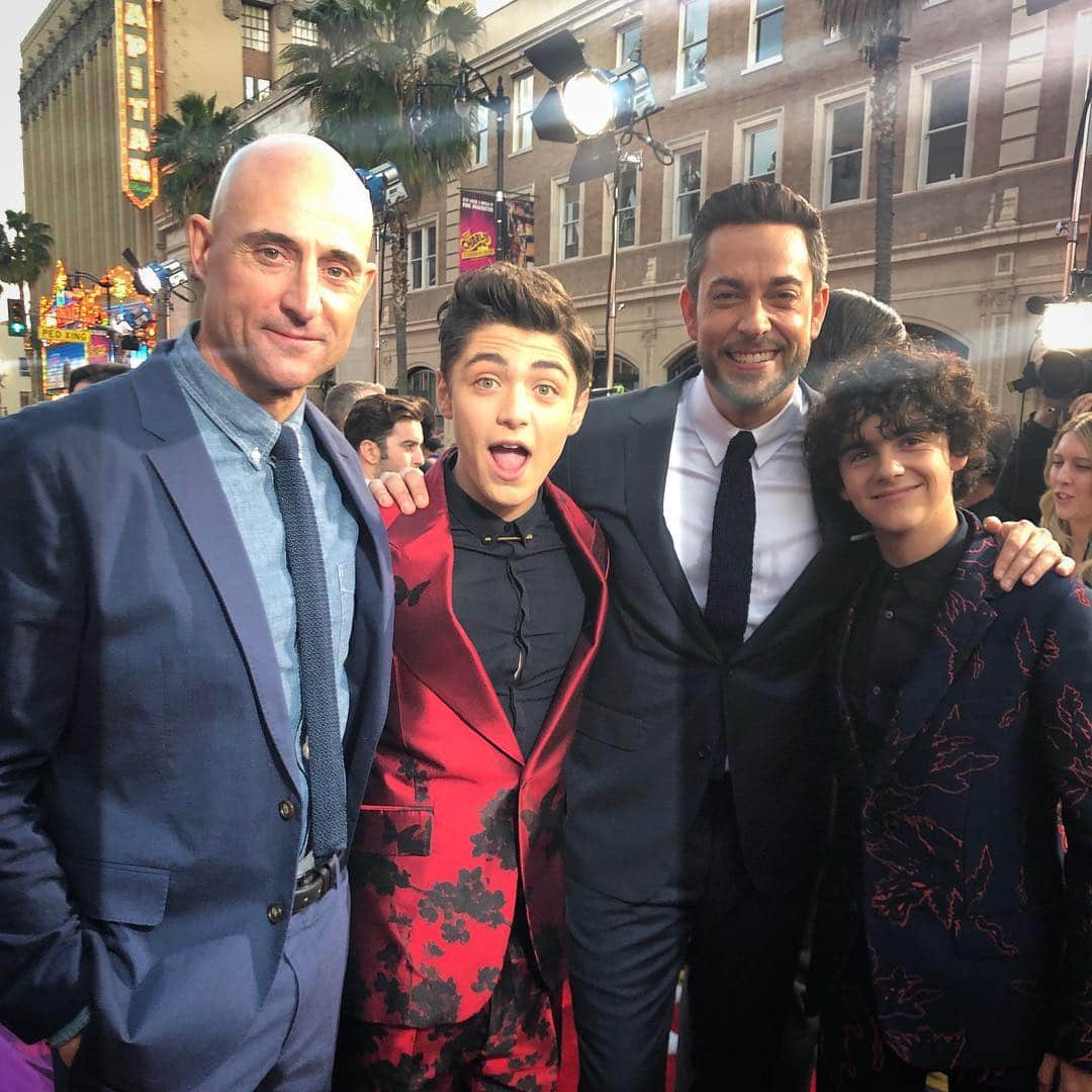 Warner Bros. Picturesさんのインスタグラム写真 - (Warner Bros. PicturesInstagram)「The #SHAZAM! World Premiere just got supercharged! Don’t miss @ZacharyLevi, @jackdgrazer, @asherangel & #MarkStrong in theaters ‪April 5‬!」3月29日 11時57分 - wbpictures