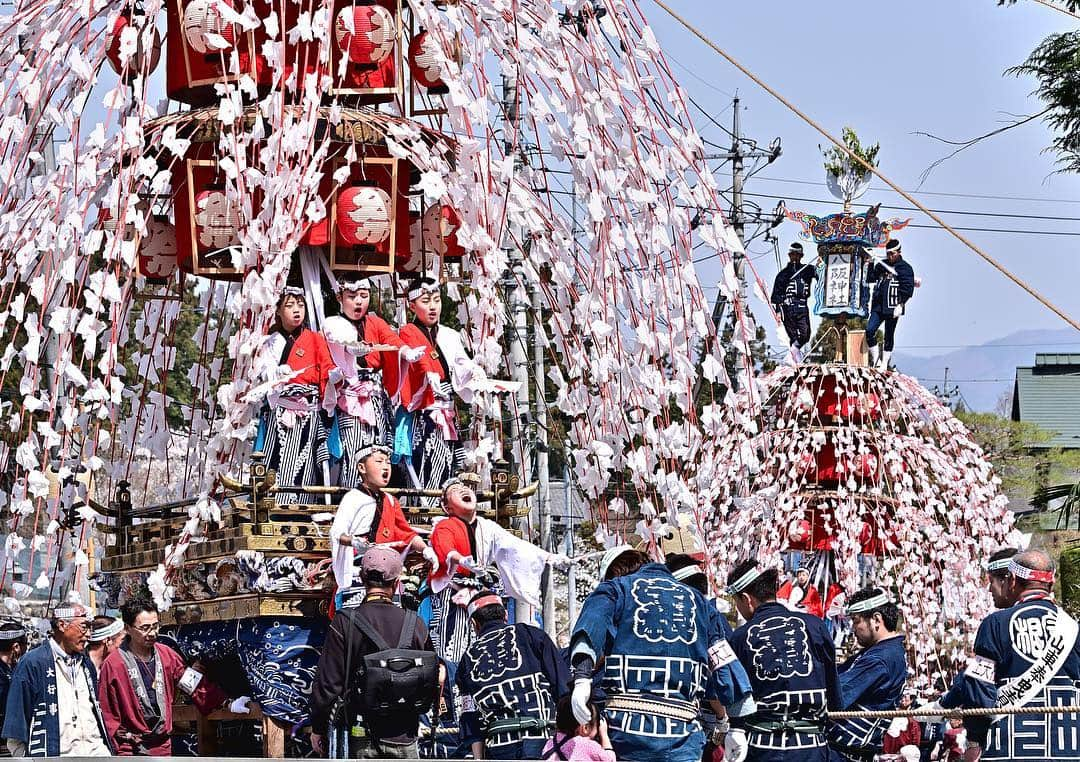 さいたまつりさんのインスタグラム写真 - (さいたまつりInstagram)「【笠鉾2台が曳き回される里山の“のどかな”祭り「宇根の春祭り」】﻿ 秩父路で行われる春まつりの一つ、宇根の春まつり（宇根八阪神社例大祭）が、4月7日に横瀬町で開催されます♪﻿ ﻿ 春の訪れを感じる里山を笠鉾2基が曳き回される様子はのどかで美しい光景です。祭りで演奏される秩父屋台囃子は、宇根地区のメンバーを中心に構成された「宇根社中」が奏でます。﻿ ﻿ ようやく春めくこの季節。ぜひ秩父路に出かけつつ、宇根の春祭りに立ち寄ってみてはいかがですか？﻿ ﻿ ﻿ #宇根の春祭り #春祭り #春 #さいたまつり #埼玉 #横瀬 #秩父  #祭り #屋台 #笠鉾 #山車 #お囃子 #秩父屋台囃子 #saitamatsuri　#japan #festival #japanesefestival　#saitama #amazing #spring #chichibu #yokoze #祭り好きな人と繋がりたい﻿﻿ #祭り好きと繋がりたい﻿﻿ #お祭り好きな人と繋がりたい﻿﻿ #お祭り女子 #写真好きな人と繋がりたい﻿﻿ #ファインダー越しの私の世界 #お祭り写真部﻿」3月29日 11時57分 - saitamatsuri