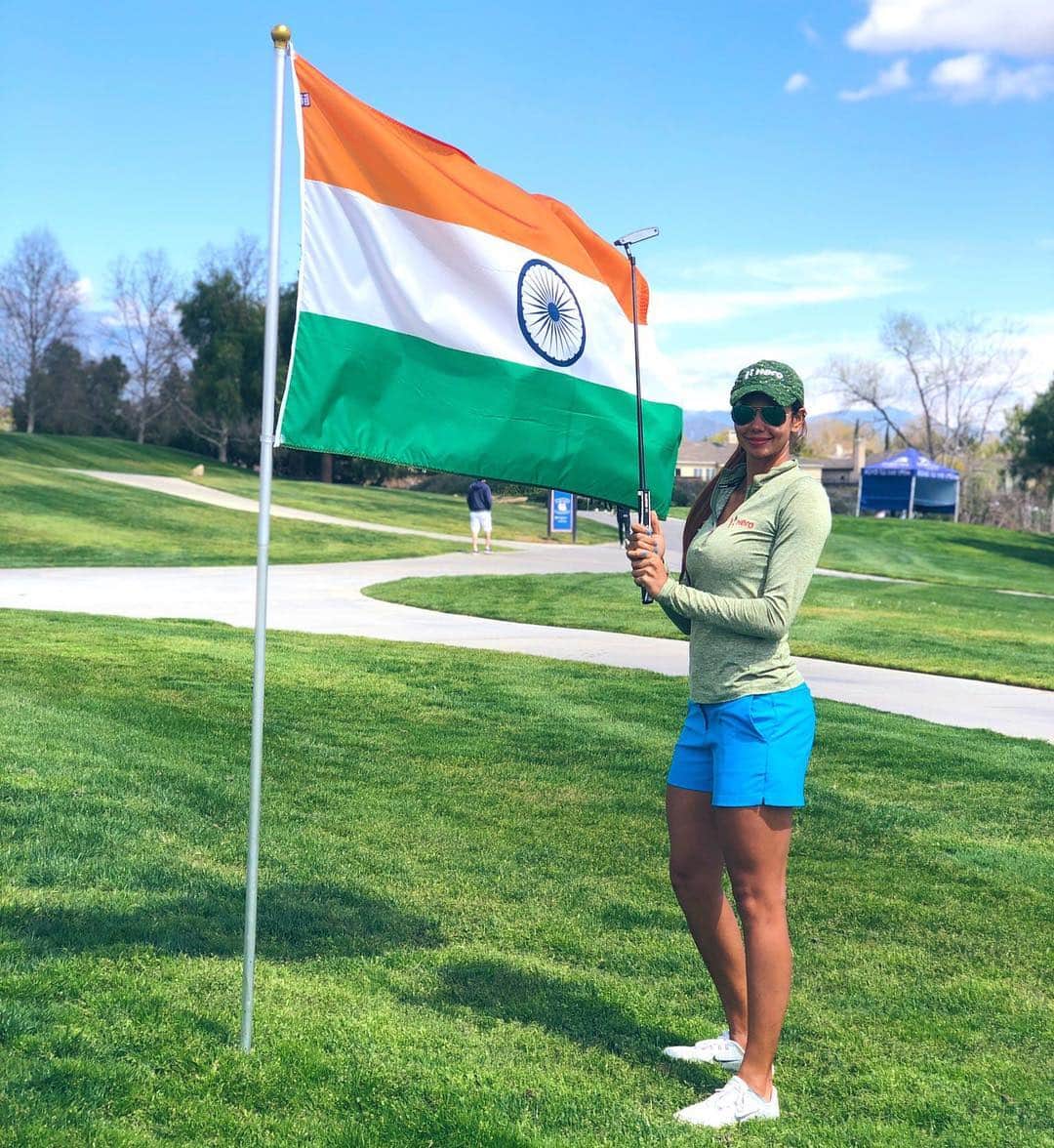 サミラ・ニコレットのインスタグラム：「‪Ready for round one ⛳️ Come watch the action starting tomorrow in the @ioainsurance Championship. I’m teeing it up at 7.42 am PDT #IOAChamp #Road2LPGA」