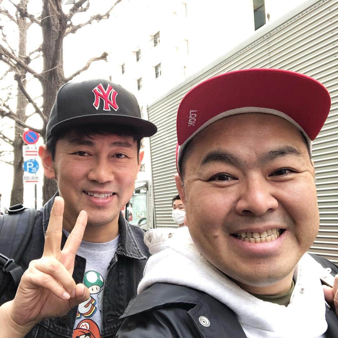 大地洋輔のインスタグラム：「先日久々にお会いしましたー！  相変わらず2秒で面白い人だった🤣  最高す😊😊 #ビビる大木 さん #昔から面白い #ずっと面白い #ビビる」