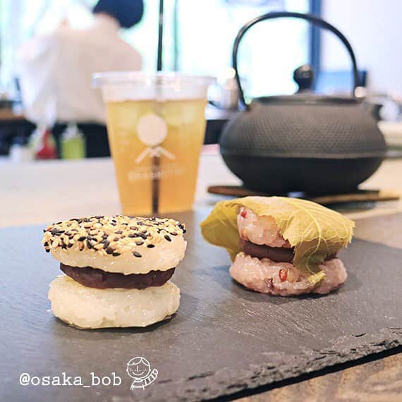 Osaka Bob（大阪観光局公式キャラクター）さんのインスタグラム写真 - (Osaka Bob（大阪観光局公式キャラクター）Instagram)「CHASHITSU Japanese Tea & Coffee Classic “ohagi” sweets take on a new shape as sweet bean & mochi burgers.  Cute and delicious, they’re great to go with matcha cream coffee and a walk  in nearby Utsubo Park. . おはぎをかわいいバーガースタイルに！ 抹茶クリーム×コーヒーの創作ドリンクをお供に、公園でのテイクアウトも人気♪ . #CHASHITSU #Matcha #大阪カフェ #本町 #japanesefoode #withOsakaBob #OSAKA #maido」3月29日 12時07分 - maido_osaka_bob