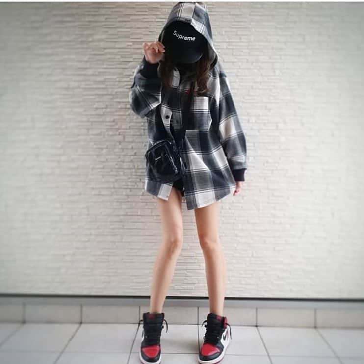 のインスタグラム：「. . . #ジャパスニ女子 タグより#ジャパスニピックアップ . . . model➡️ @___sachian___ 👟 #NIKE #Jordan1 を使った#スニーカーコーデ ✨✨ ぜひ皆さんも参考にしてみては？💥💥 . . . #ジャパスニ #ジャパスニ女子 #ジャパスニピックアップ #sneaker #kicks #スニーカー #スニーカーコーデ #スニーカー男子 #スニーカー女子 #ナイキ #ナイキスニーカー #Jordan #Jordan1og #Jordan1bred #jordan1banned #airjordan #ジョーダン #ジョーダン1 #supreme #supremenyc #シュプリーム」
