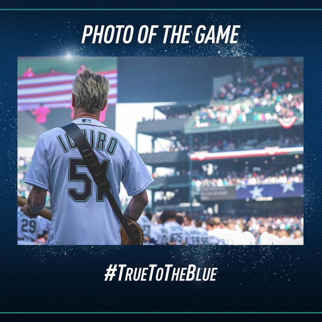 シアトル・マリナーズさんのインスタグラム写真 - (シアトル・マリナーズInstagram)「Talk about some Opening Day fireworks. #GoMariners」3月29日 12時15分 - mariners