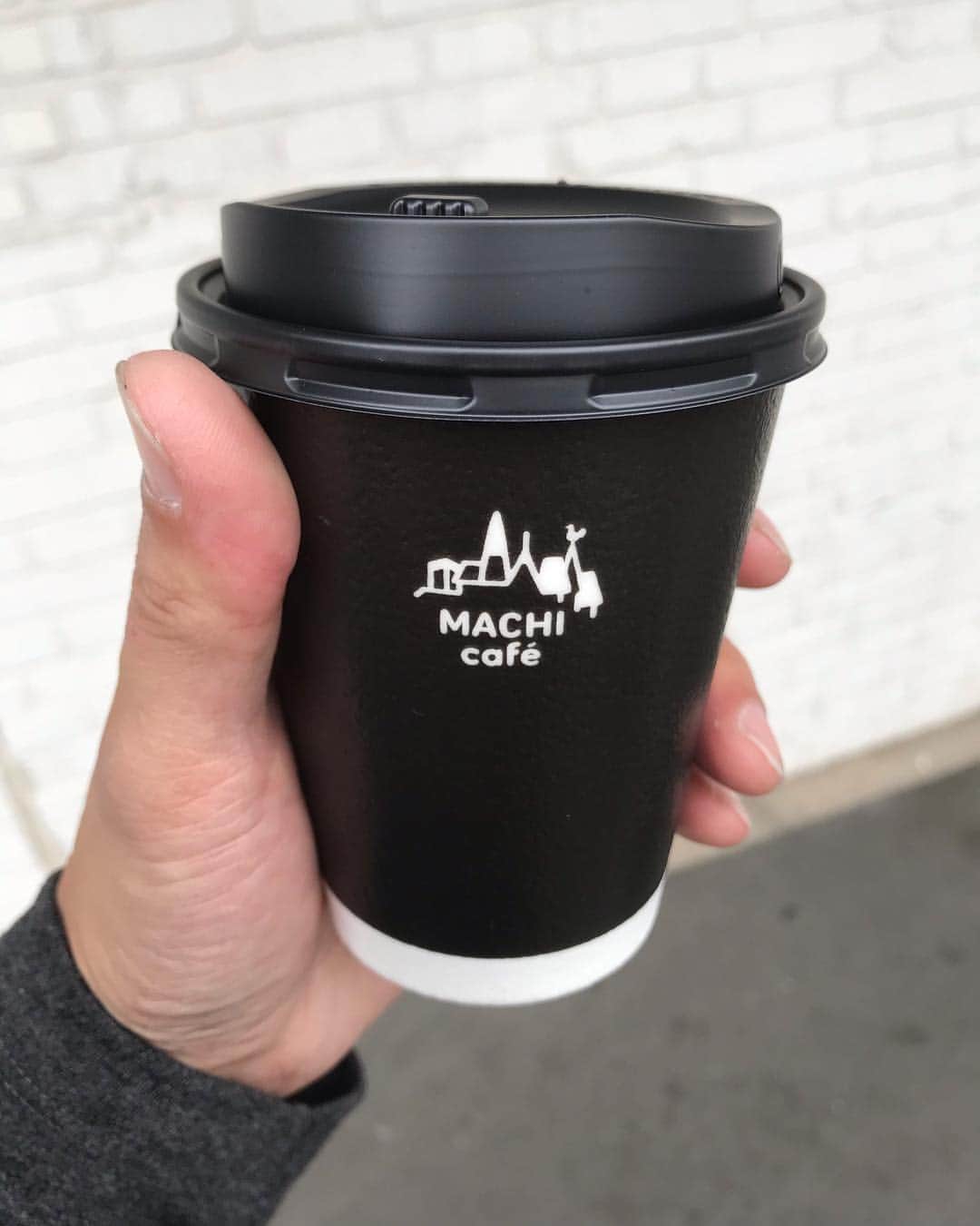 のインスタグラム：「ホットラテでコーヒーブレイク☆  #靖乃 #マチカフェ #カフェラテ #コーヒーでほっと一息」