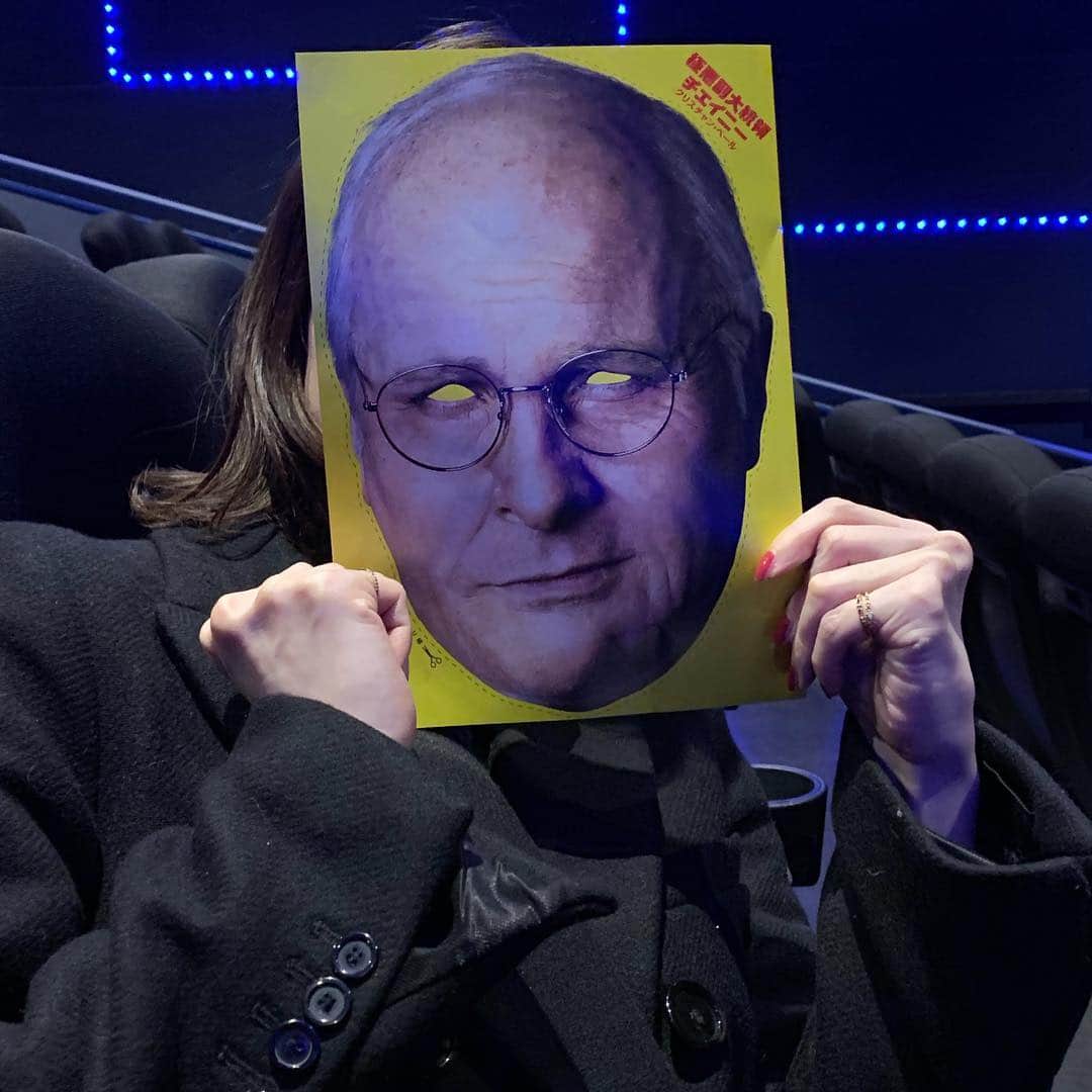 小橋めぐみのインスタグラム：「観たい映画のチラシが不気味だった。 #バイス #vice #クリスチャンベール」