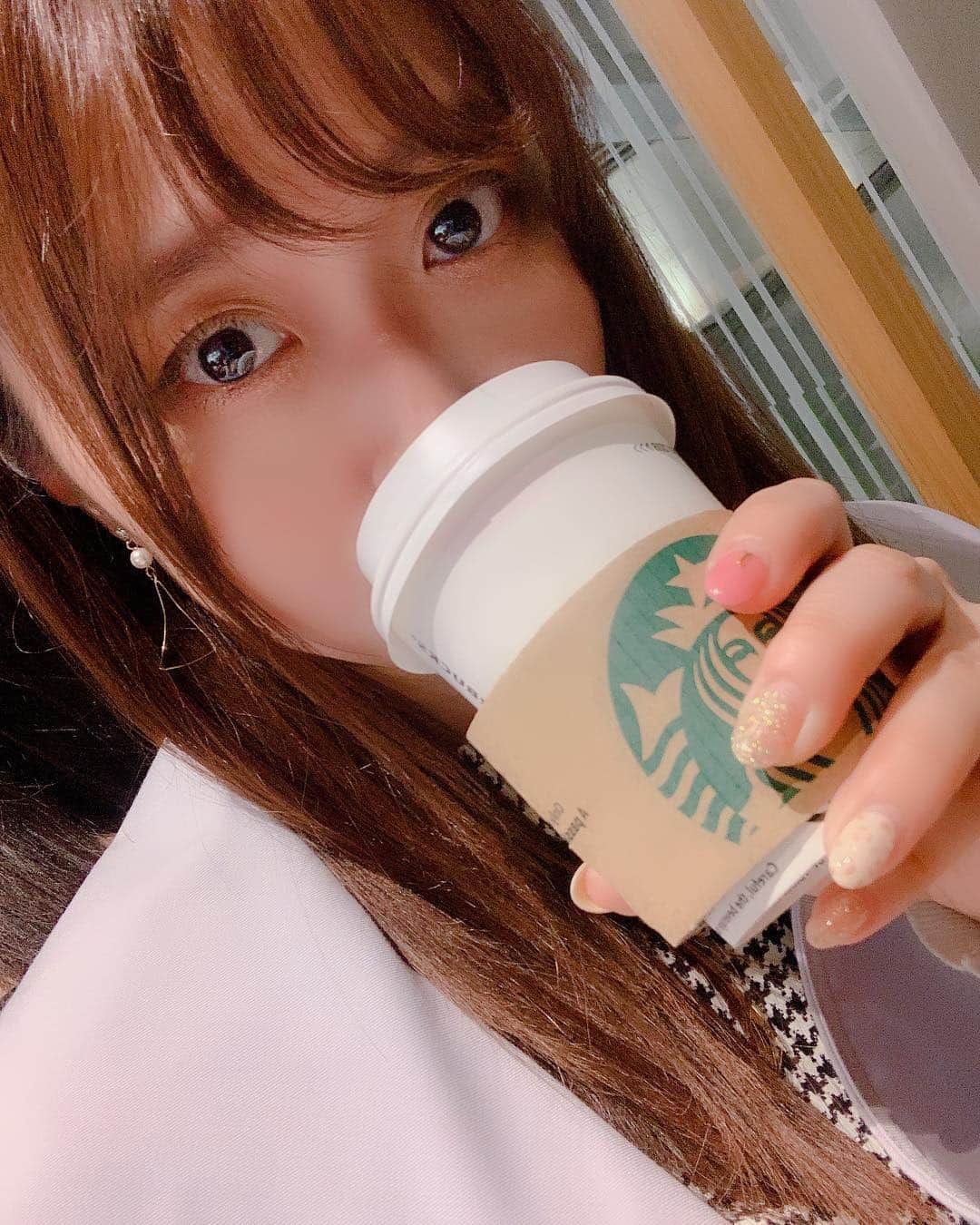 武田るいさんのインスタグラム写真 - (武田るいInstagram)「おひーる🥺💕さむいね。。 今日も1日ふぁーいとっ🐰❤️✨ #starbucks #抹茶ラテ #maccha #drink #cafe #latte #japanesegirl」3月29日 12時33分 - rui_1002