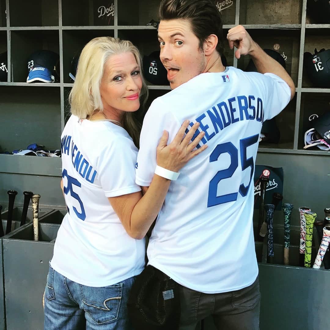のインスタグラム：「In honor of opening day !! Me and momma hangin in the dugout and throwing out that first pitch ! Go Dodgers !! #tbt」