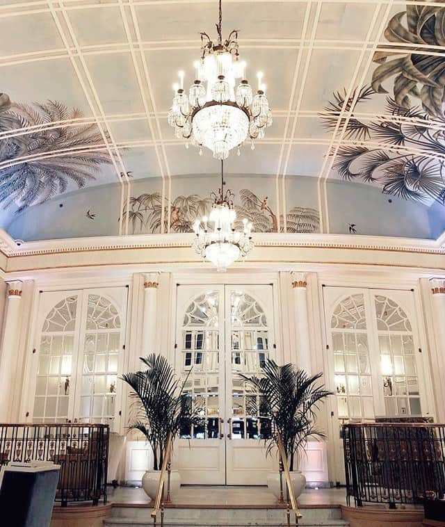 リッツ・カールトンさんのインスタグラム写真 - (リッツ・カールトンInstagram)「Elegance, impeccable service, and timeless charm set the stage for a memorable getaway at Ritz-Carlton #Montreal. #Canada #Montréal #Quebec #Québec #elegant #charming #getaway #design #interiordesign #architecture #travel #travelgram #Instatravel #traveldiaries via – @aniklacasse」3月29日 4時00分 - ritzcarlton