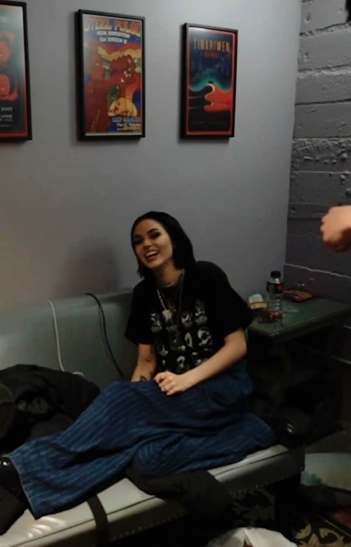 マギー・リンデマンのインスタグラム：「Maggie Lindemann on tour with Sabrina Carpenter. Episode 3: San Diego, Berkeley, Los Angeles」