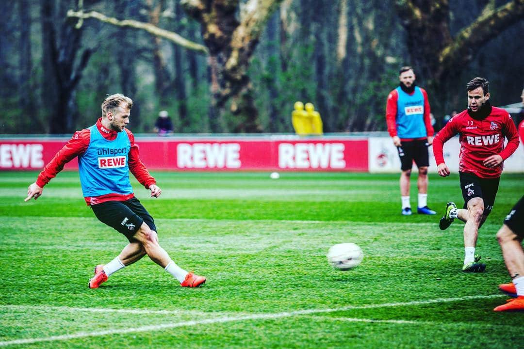 ヨハネス・ガイスのインスタグラム：「Focus ⚽️👀 #effzeh#training」