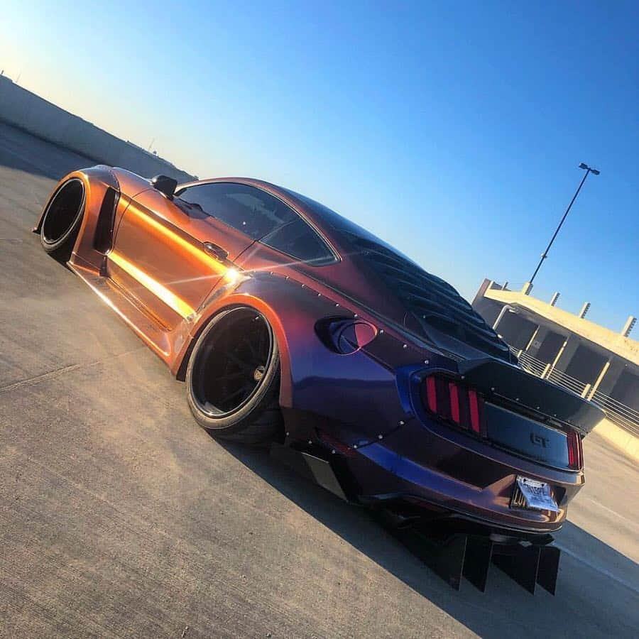 Hot Wheelsさんのインスタグラム写真 - (Hot WheelsInstagram)「T-minus 2️⃣ days until we have lift off in Houston for the #HotWheelsLegends Tour 🚀. We’re super-stoked to see @king_reeder’s ‘17 wide-body Mustang, fully bagged and wrapped! 💪 What other cars are you excited to see during the tour? Comment below! ⬇ . . . . #hotwheels #texas #houston #hotwheelspics #hotwheelscollector #diecast #mustang #ford」3月29日 4時08分 - hotwheelsofficial