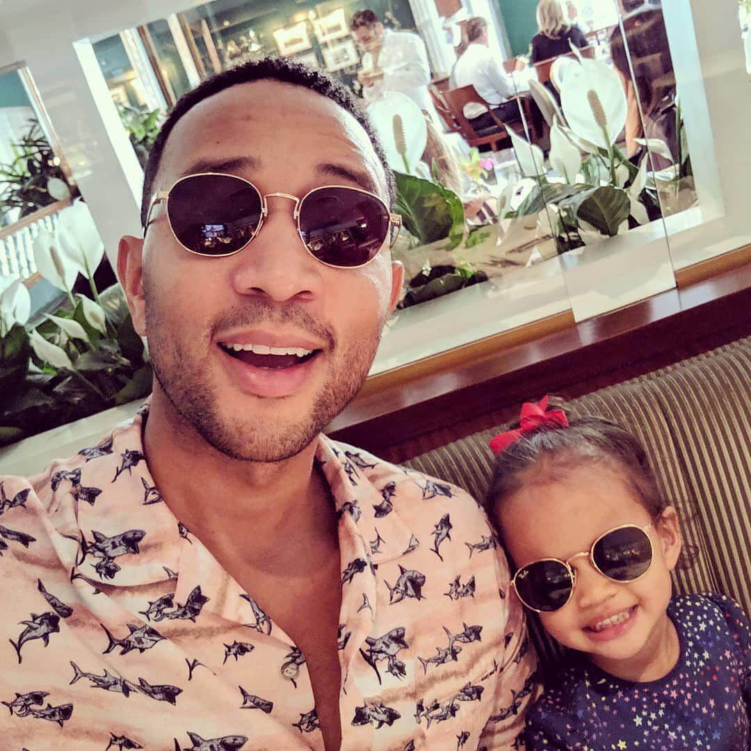 E! Onlineさんのインスタグラム写真 - (E! OnlineInstagram)「We can't tell if John Legend's kids look like him or if he's starting to look like his kids. (📷: @johnlegend)」3月29日 4時15分 - enews