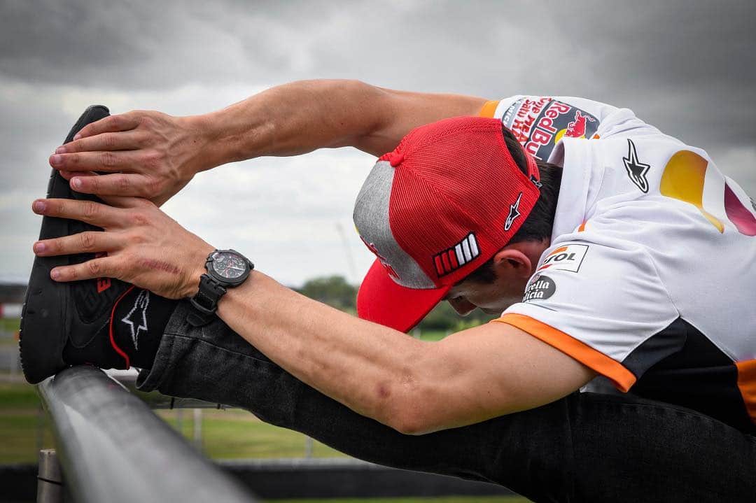 MotoGPさんのインスタグラム写真 - (MotoGPInstagram)「Stretching time 🤸‍♂️ // @marcmarquez93 is getting ready to start the action at the #ArgentinaGP 💪 #MotoGP #Motorcycle #Racing #Motorsport #MM93」3月29日 4時16分 - motogp