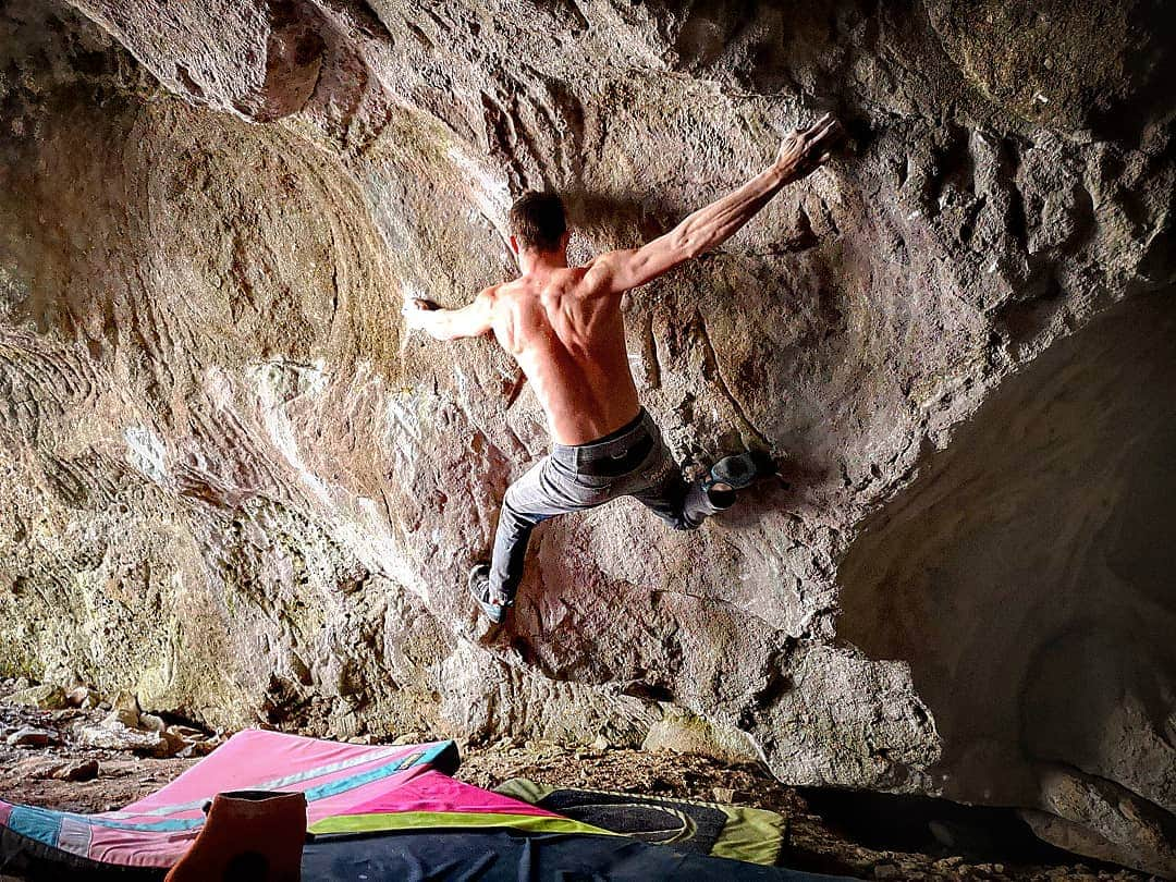 イェルネイ・クルーダーさんのインスタグラム写真 - (イェルネイ・クルーダーInstagram)「Yesterday I finally managed to send the stand start of this crazy sandstone project called "Nocebo". Crazy how easy the moves felt separately, but still needed few visits to finally put them together. Also excited about the sit where the situation is pretty much the same. Moves are doable, but I can't really imagine to put them all together in one piece. About grades...stand stands at around 8a+ and sit maybe even harder than 8c 😍. Hype is high, and today my focus is on #BAM competition at @arkose.climbing 💪. · @scarpaspa」3月29日 4時20分 - kruderjernej