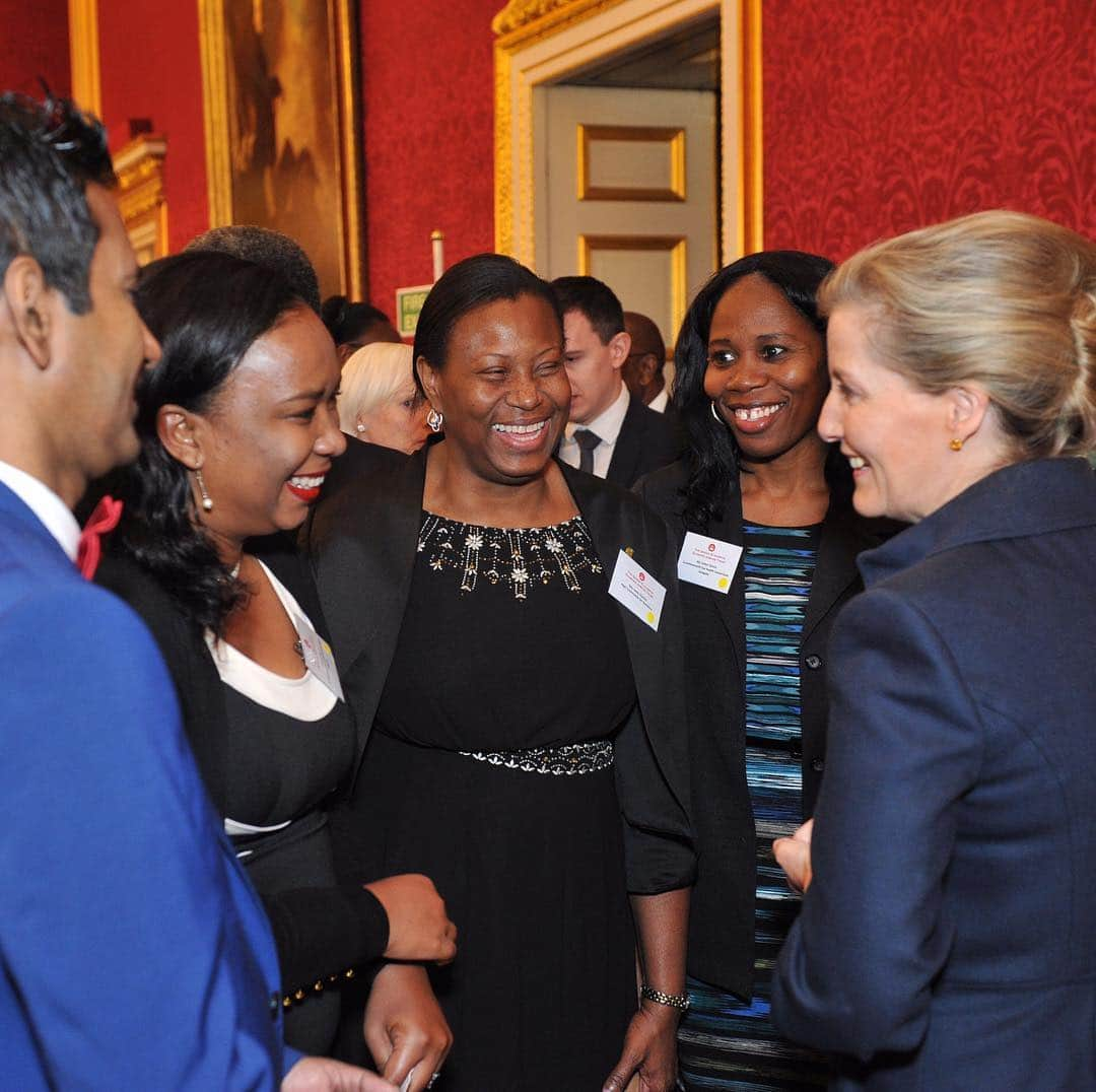 ロイヤル・ファミリーさんのインスタグラム写真 - (ロイヤル・ファミリーInstagram)「Today The Countess of Wessex, Vice-Patron, @qejubileetrust, hosted a reception at St. James’s Palace to celebrate the achievements of global eye health leaders in their efforts to bring vision to everyone, everywhere.  The Queen, as Patron of @qejubileetrust, sent a message to those at the reception, which was read out by The Countess.  The message said: ‘Through collaboration and partnership over the past five years, the Consortium has helped many thousands of people throughout the Commonwealth, and has positively affected the way eye health is delivered.’ ‘Without the work and support of each and every partner organisation, this would not have been achieved. Whether you are involved in research and development, the delivery of training, or working as an ophthalmologist, I extend my thanks on behalf of those whose sight you seek to save.’ Read HM’s message in full at www.royal.uk.」3月29日 4時40分 - theroyalfamily