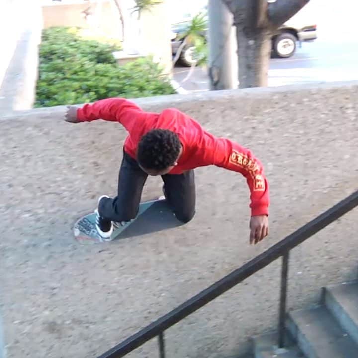 スラッシャーのインスタグラム：「👉🏽 @cashualhakeem is on @chocolateskateboards 🍫 Link to his new part in Chocolate’s profile ✔️」