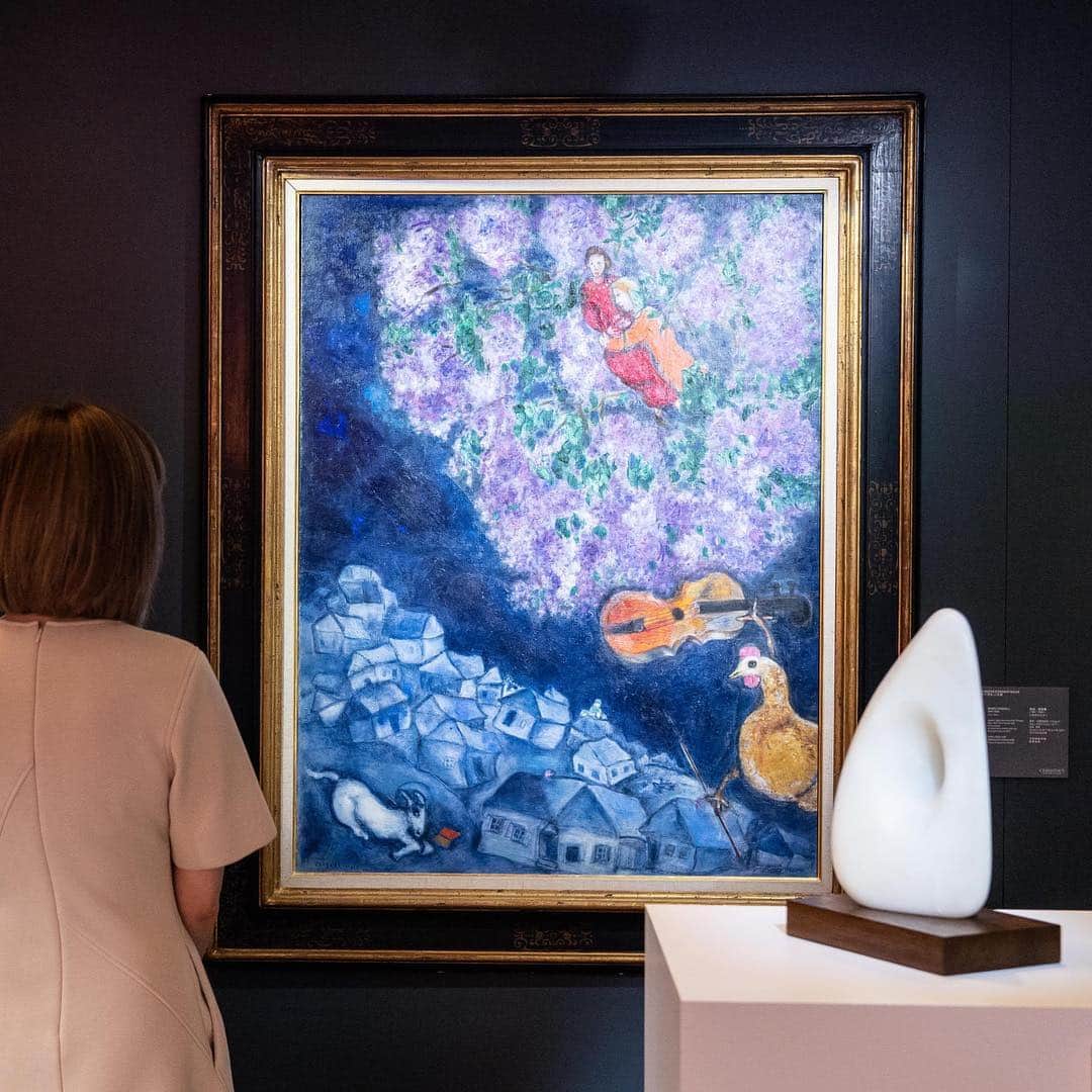 クリスティーズさんのインスタグラム写真 - (クリスティーズInstagram)「On view in Hong Kong: Discover a selection of Post-War and Contemporary Art and Impressionist and Modern Art highlights in our Private Selling Exhibition.⠀ .⠀ Visit us at the Mandarin Oriental hotel by 31 March to see more. All works are available for immediate purchase.⠀ .⠀ Marc Chagall (1887–1985), ‘L'airbleu’, 1937. Oil on canvas, 46 x 35 ⅛ in. (116.9 x 89.2 cm.).⠀ .⠀ Mandarin Oriental, Hong Kong, 5 Connaught Road. 27–31 March, 10am – 8pm daily.⠀ .⠀ @christiesasia #art #artwork #artist #exhibition #gallery #hongkong #modernart #contemporaryart #painting #paintings」3月29日 5時02分 - christiesinc