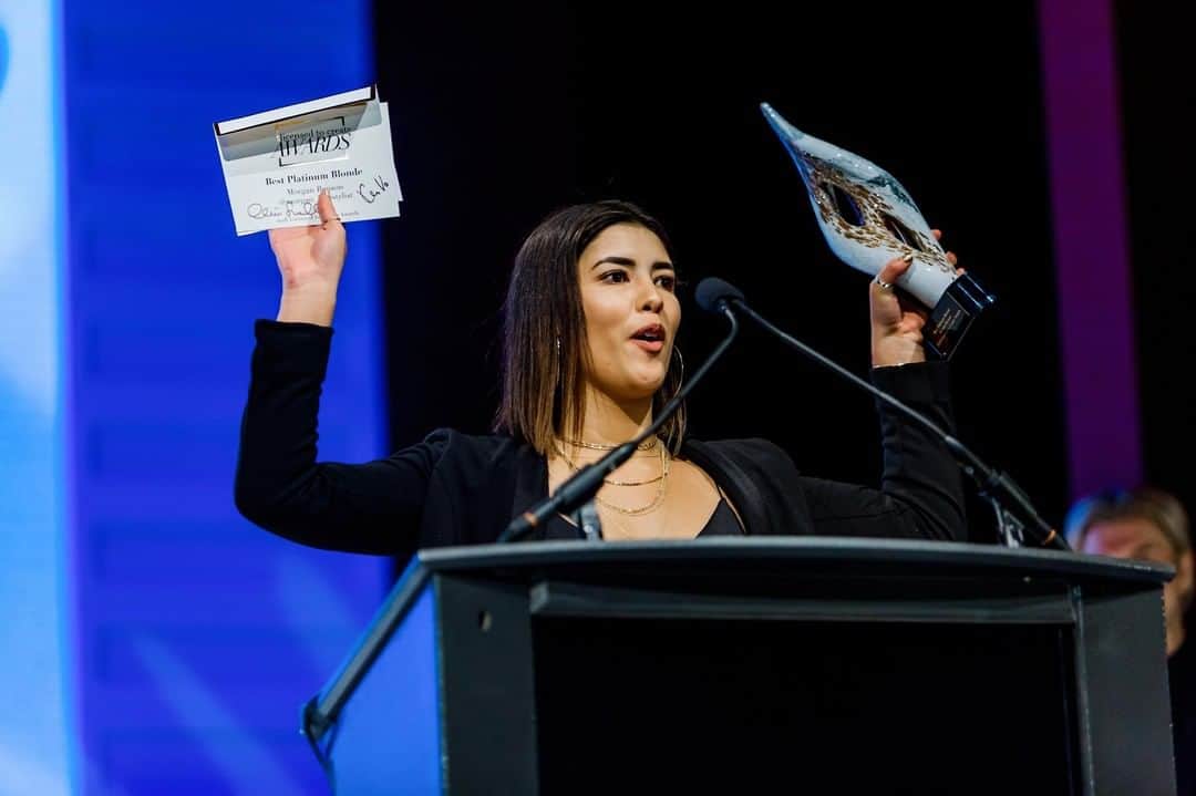 CosmoProf Beautyさんのインスタグラム写真 - (CosmoProf BeautyInstagram)「Raise your hands if you've entered the #LTCawards 🙌 Entry period ends March 31st --- #TBT to when @Morgan_hairstylist took home the trophy for Best Platinum Blonde 🏆 --- Show us the art you are #licensedtocreate - you can enter each category once per day. Use the link in our bio to enter!」3月29日 5時00分 - cosmoprofbeauty